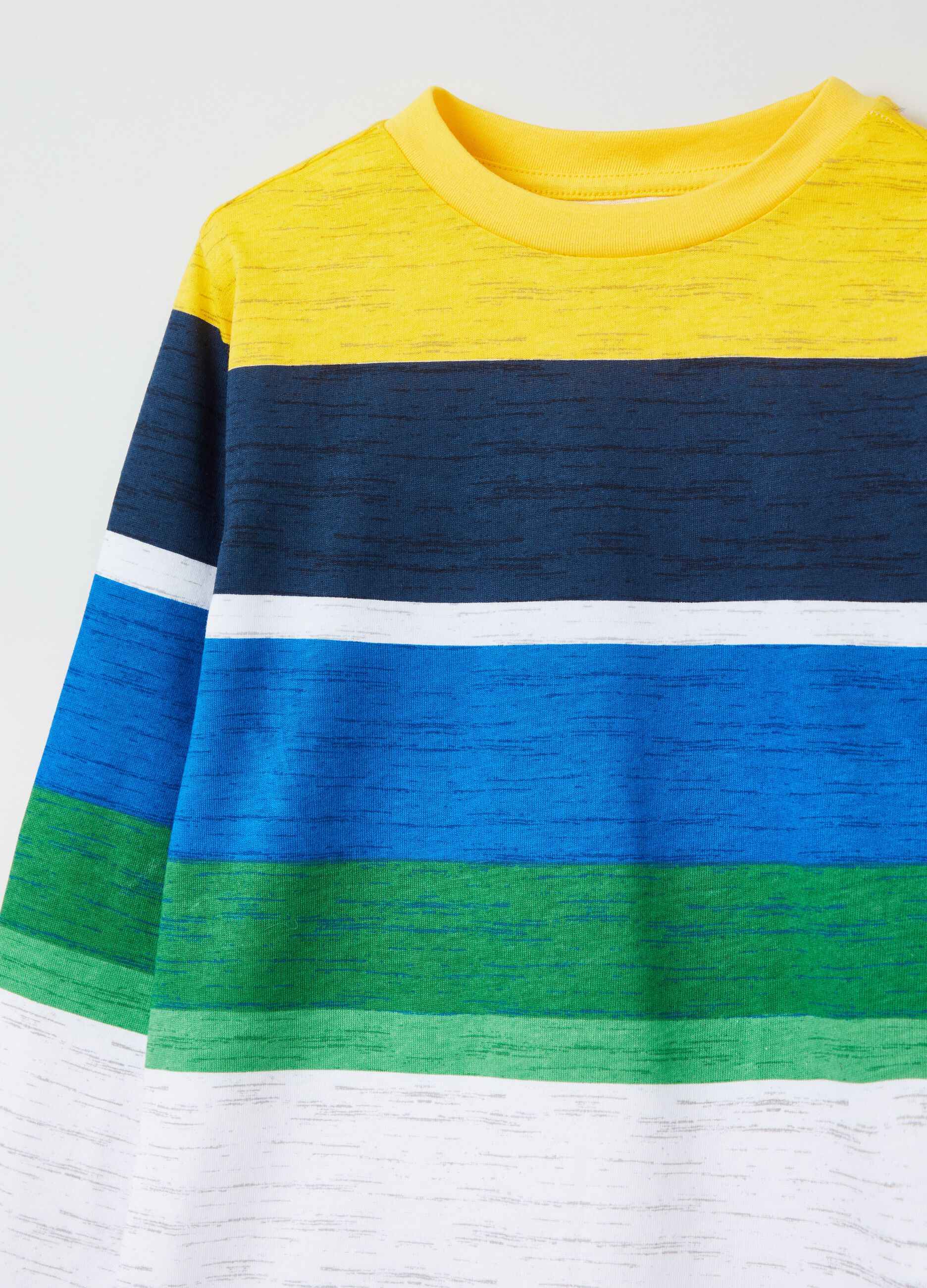 T-shirt with long sleeves and colourblock print