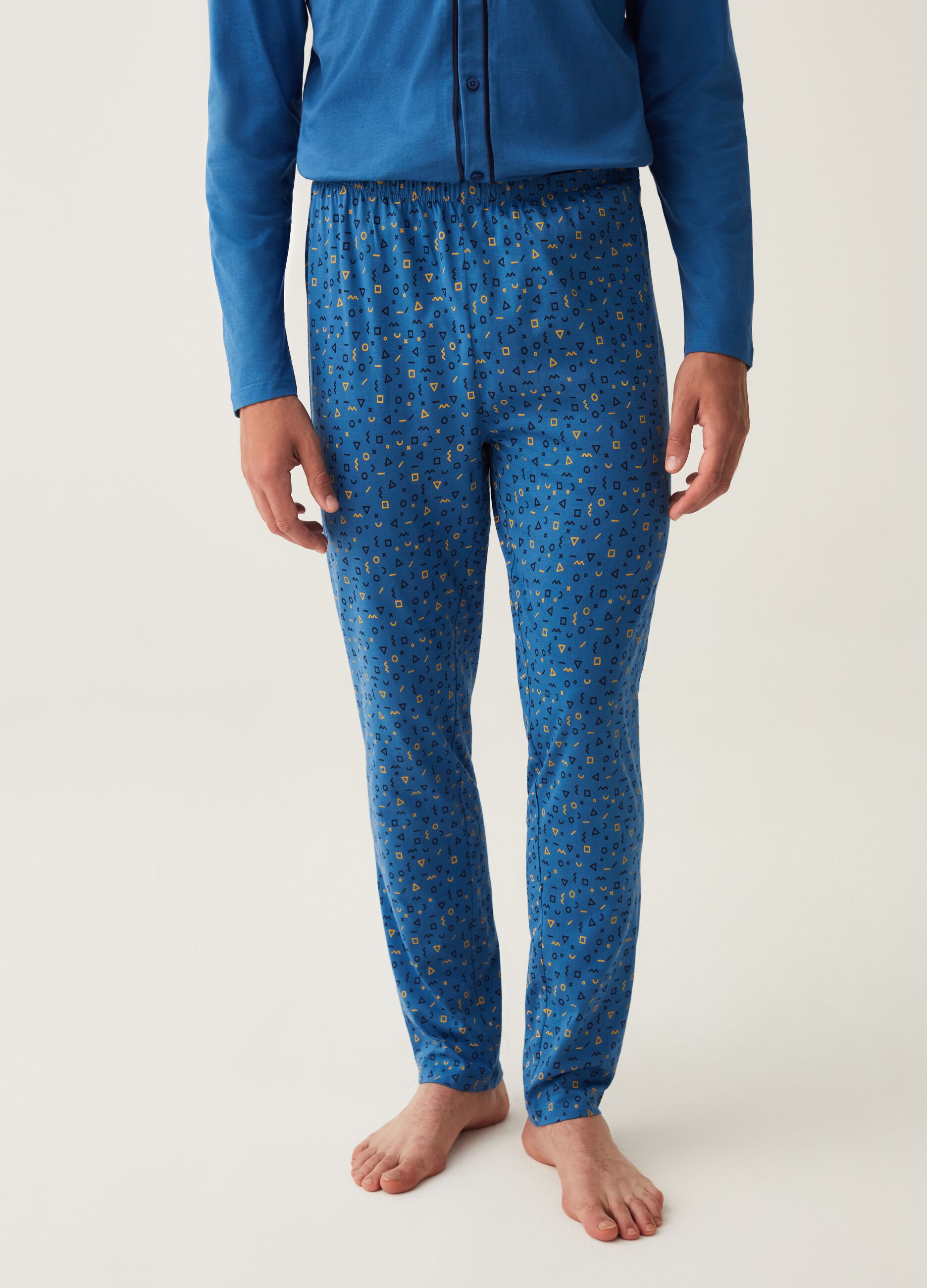 Full-length pyjamas with contrasting piping_3