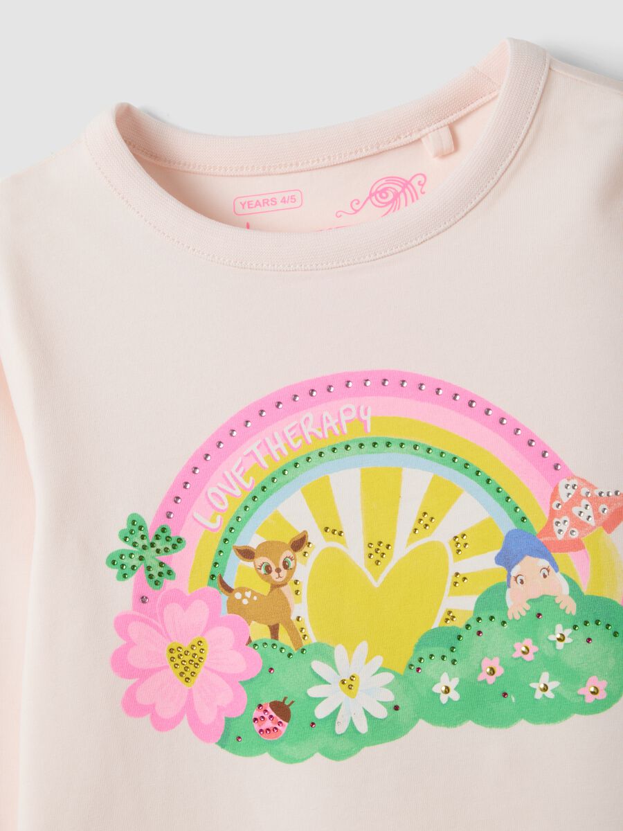 T-shirt rosa in cotone elasticizzato con stampa arcobaleno_2