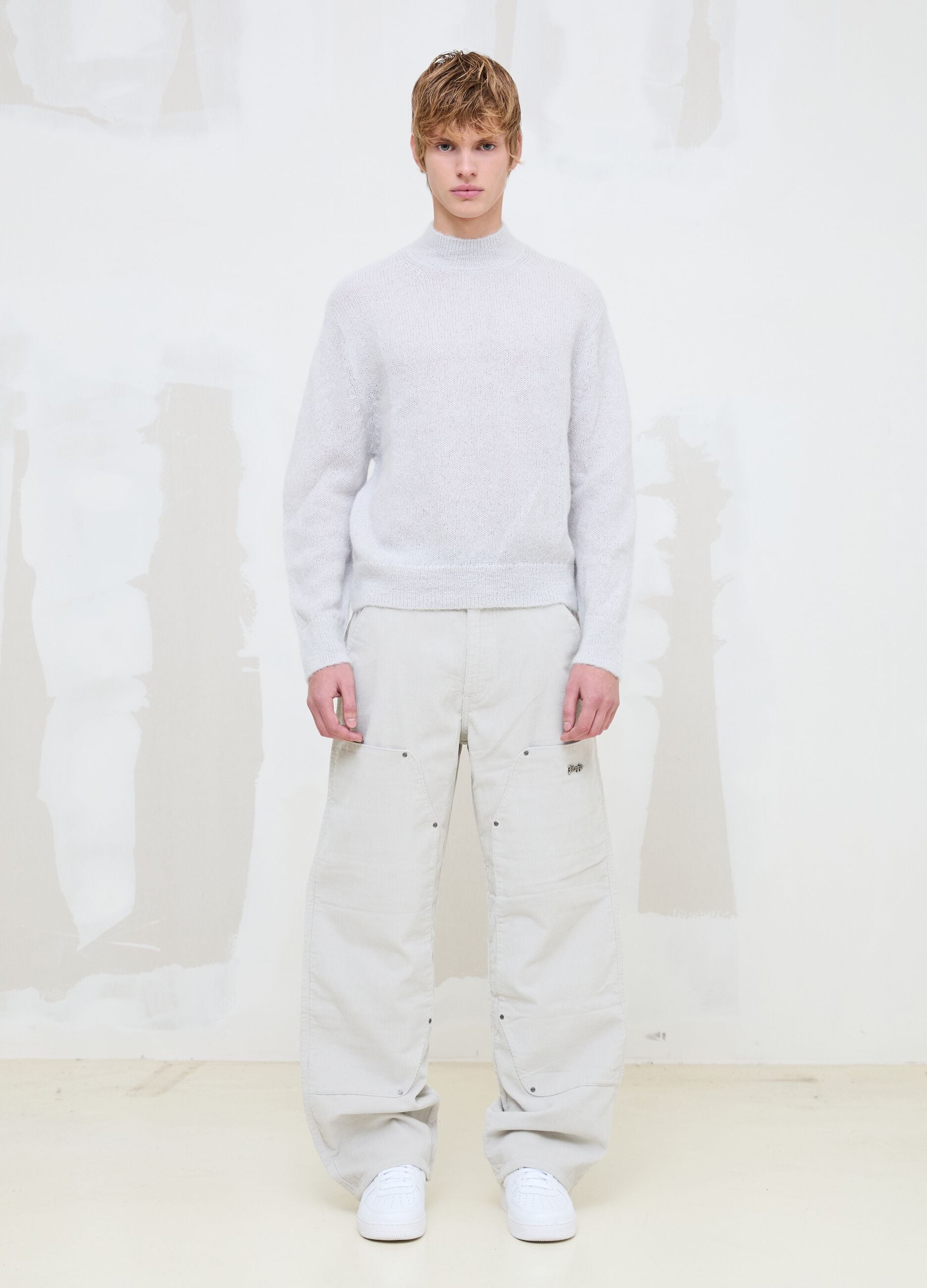 Mohair-Rundhalspullover in Hellbeige