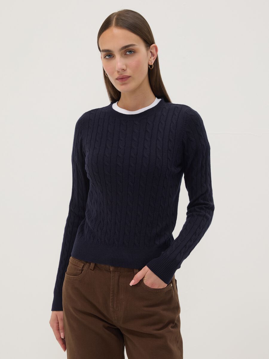 Camisola azul-marinho de gola redonda com tran&ccedil;as, corte regular_1