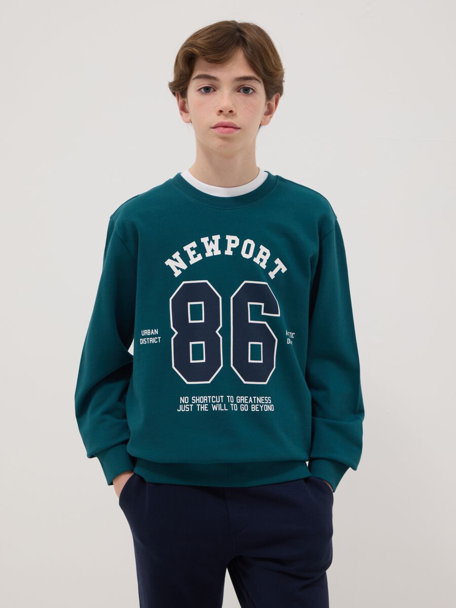 Green crewneck sweatshirt for boys in pure cotton, regular fit with print_0
