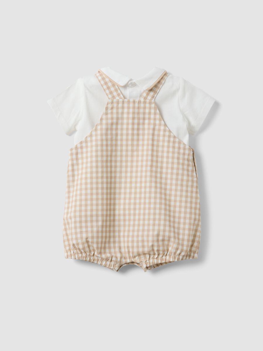 Beige organic cotton set with T-shirt and short dungarees_1