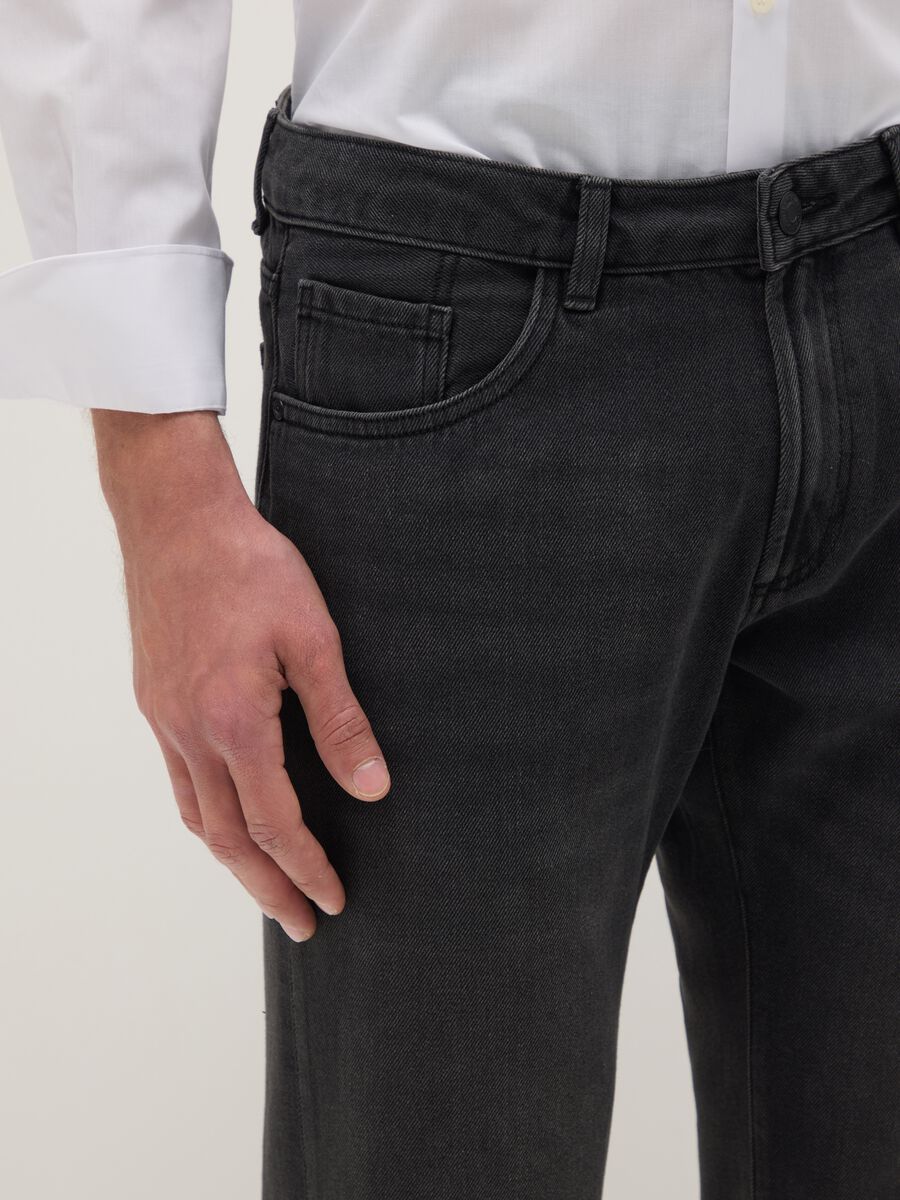 Black cotton blend regular fit jeans_3