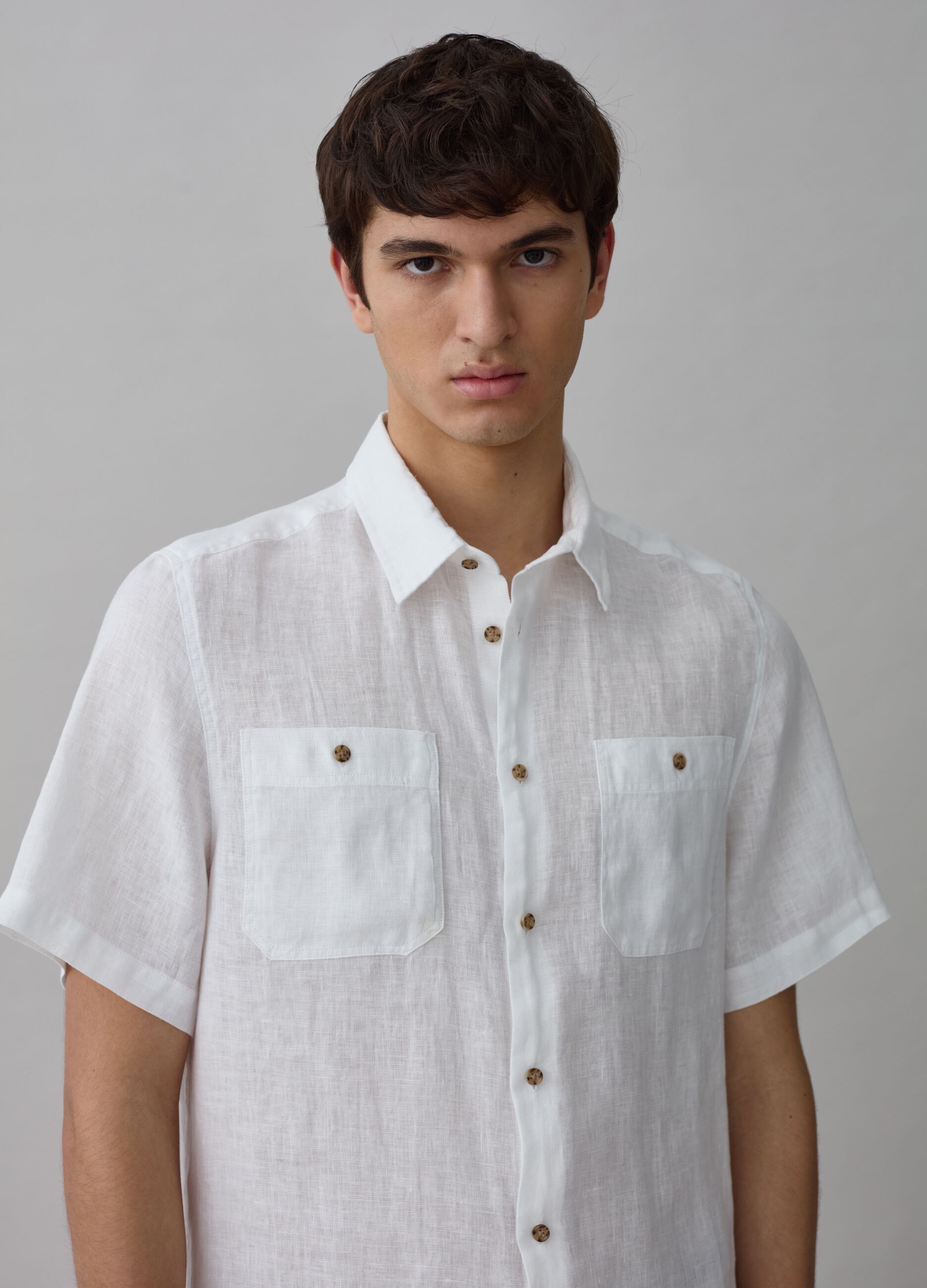 Linen shirt with short sleeves