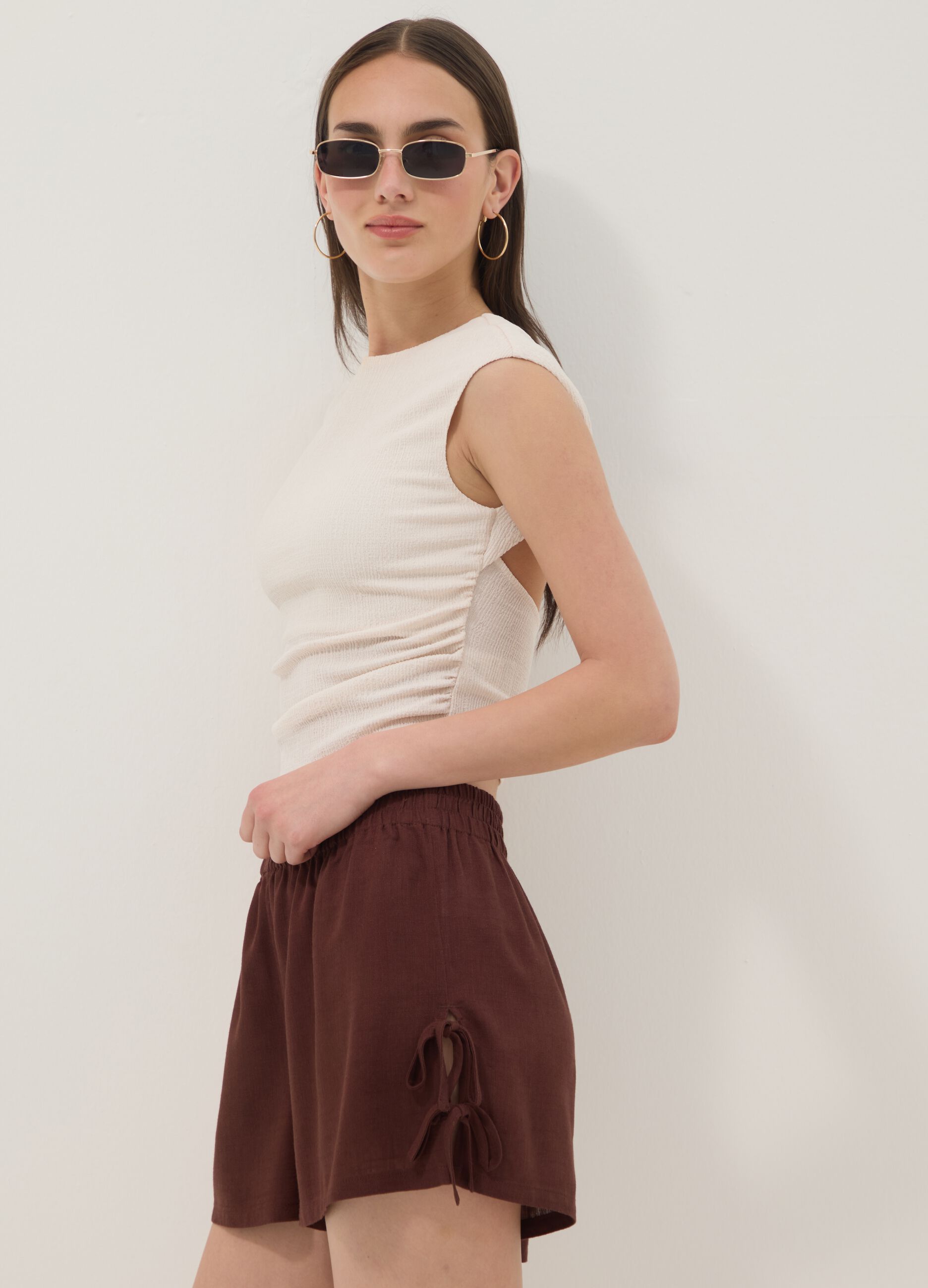 Braune Shorts aus Viskose-Leinen-Mix mit elastischem Bund, Regular Fit