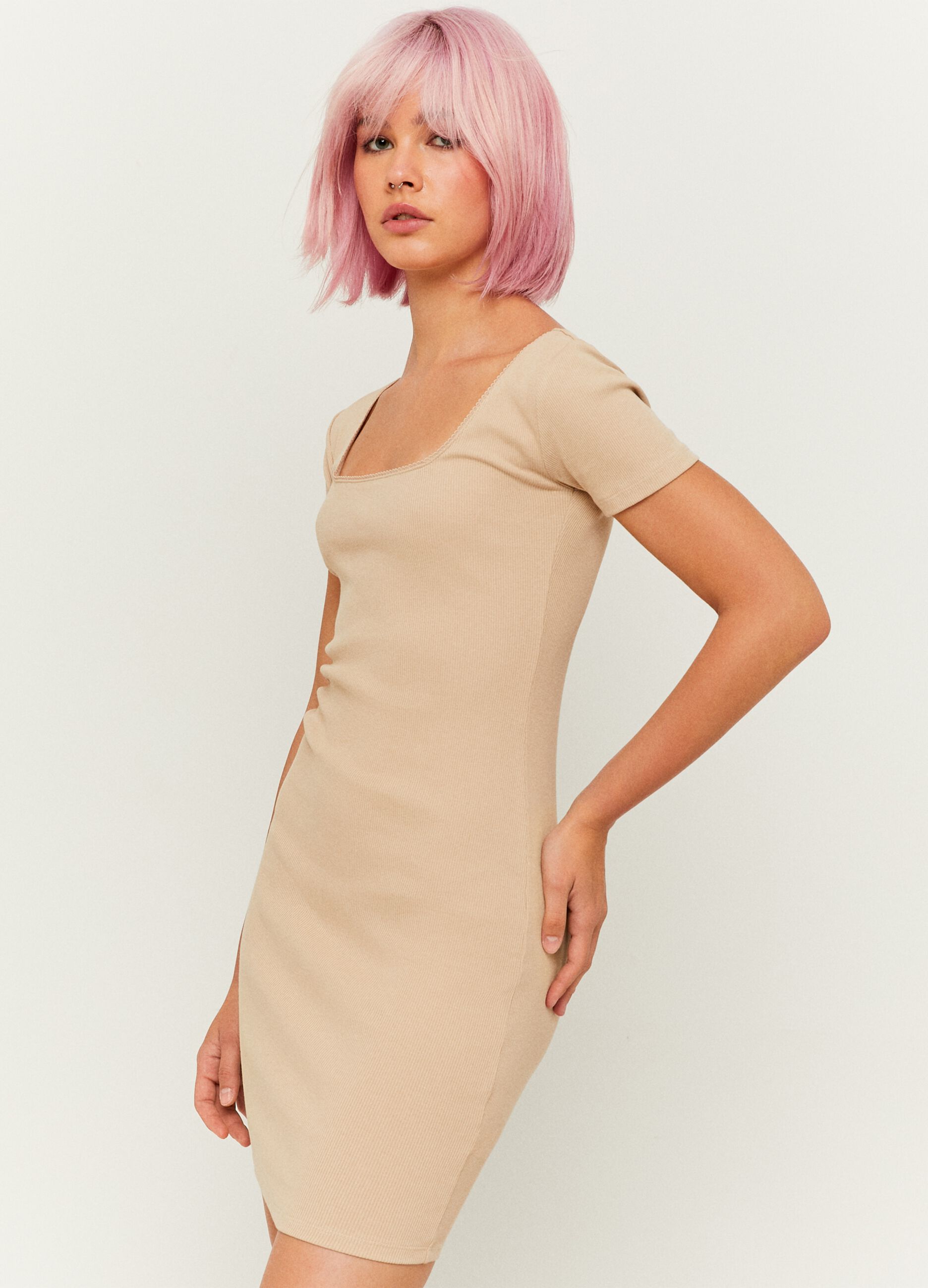 Short solid colour stretch dress