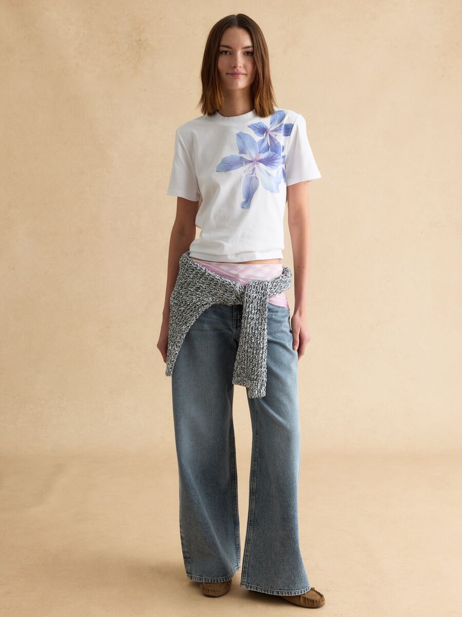 White pure cotton regular fit t-shirt with floral print_0