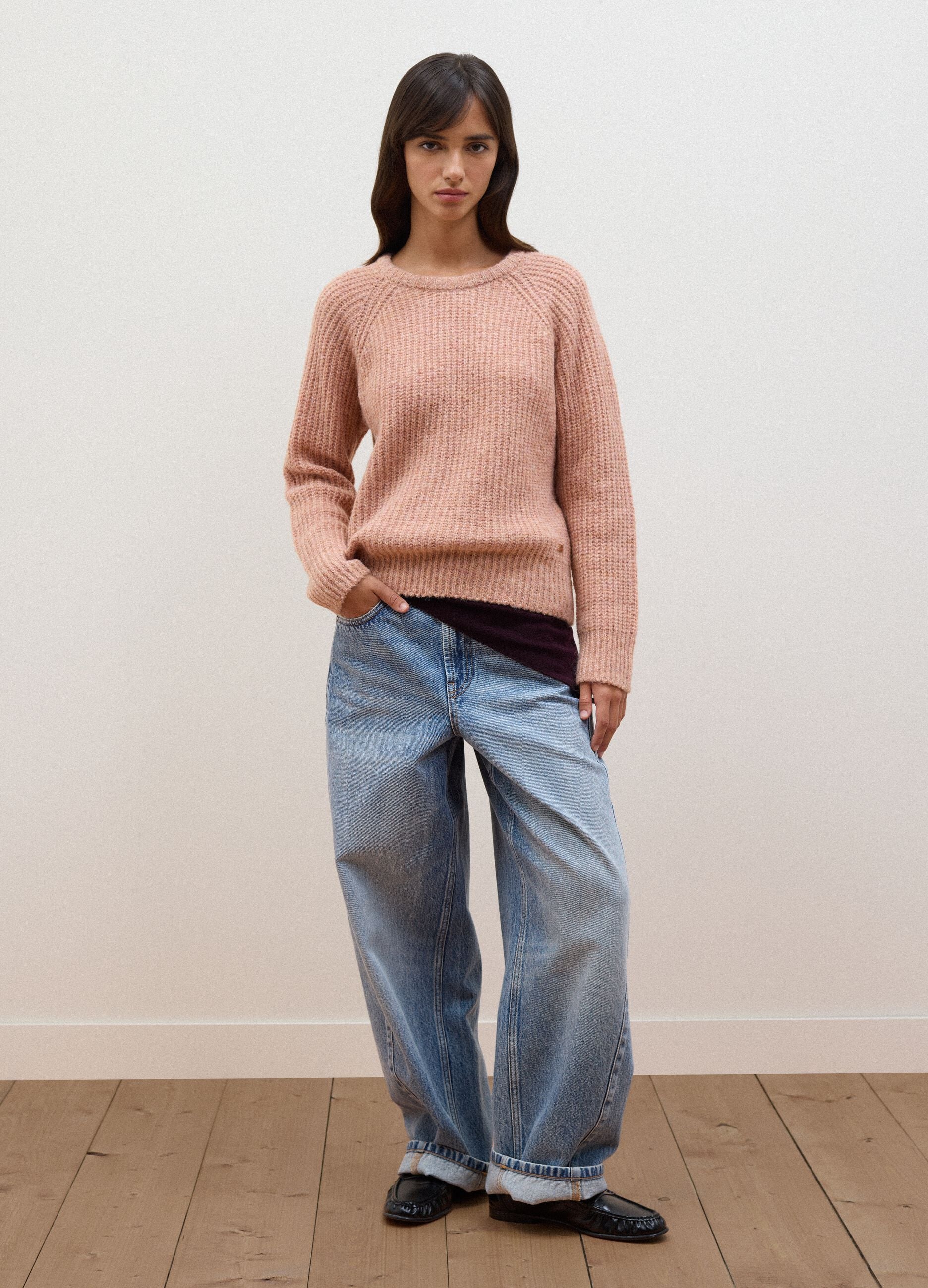 Rosa Rippstrickpullover aus elastischer Wolle, Regular Fit