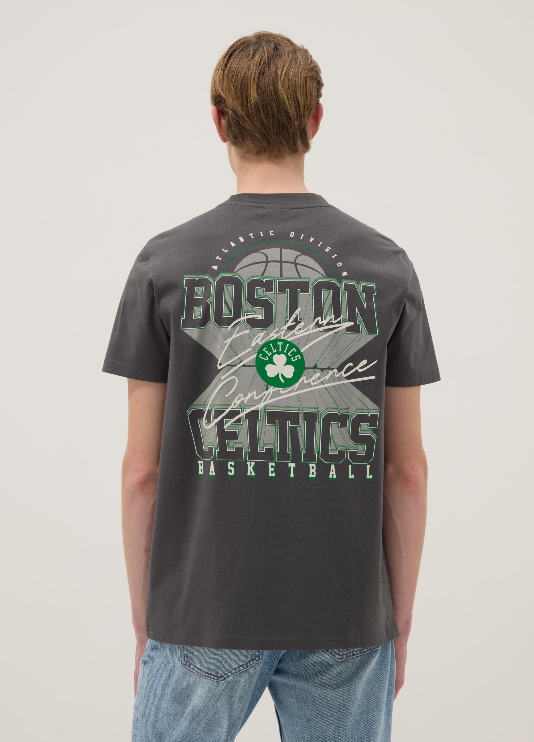 Graues T-Shirt aus reiner Baumwolle, Regular Fit mit Boston Celtics Druck
