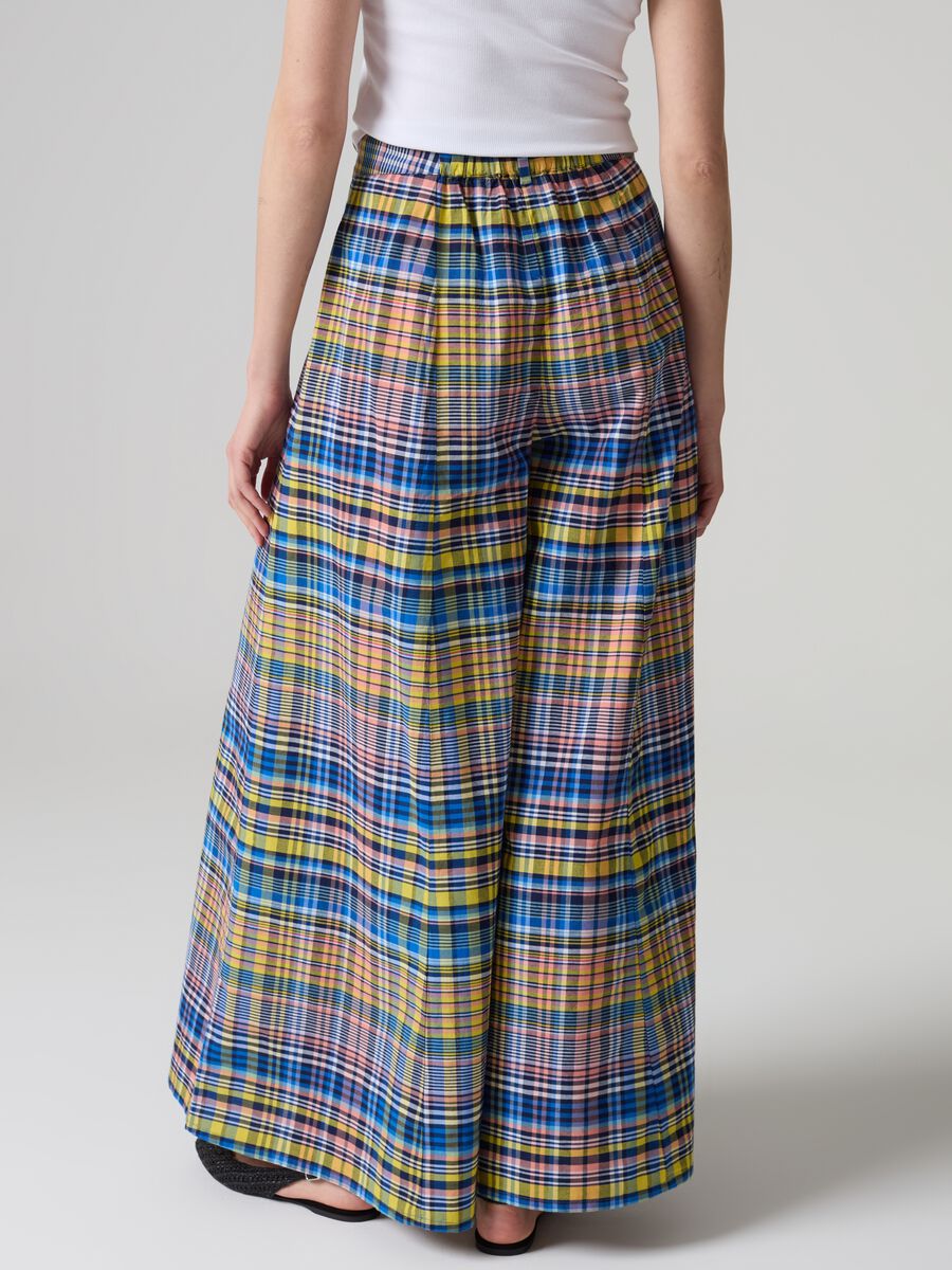 Flare-fit wide-leg trousers with check pattern_2