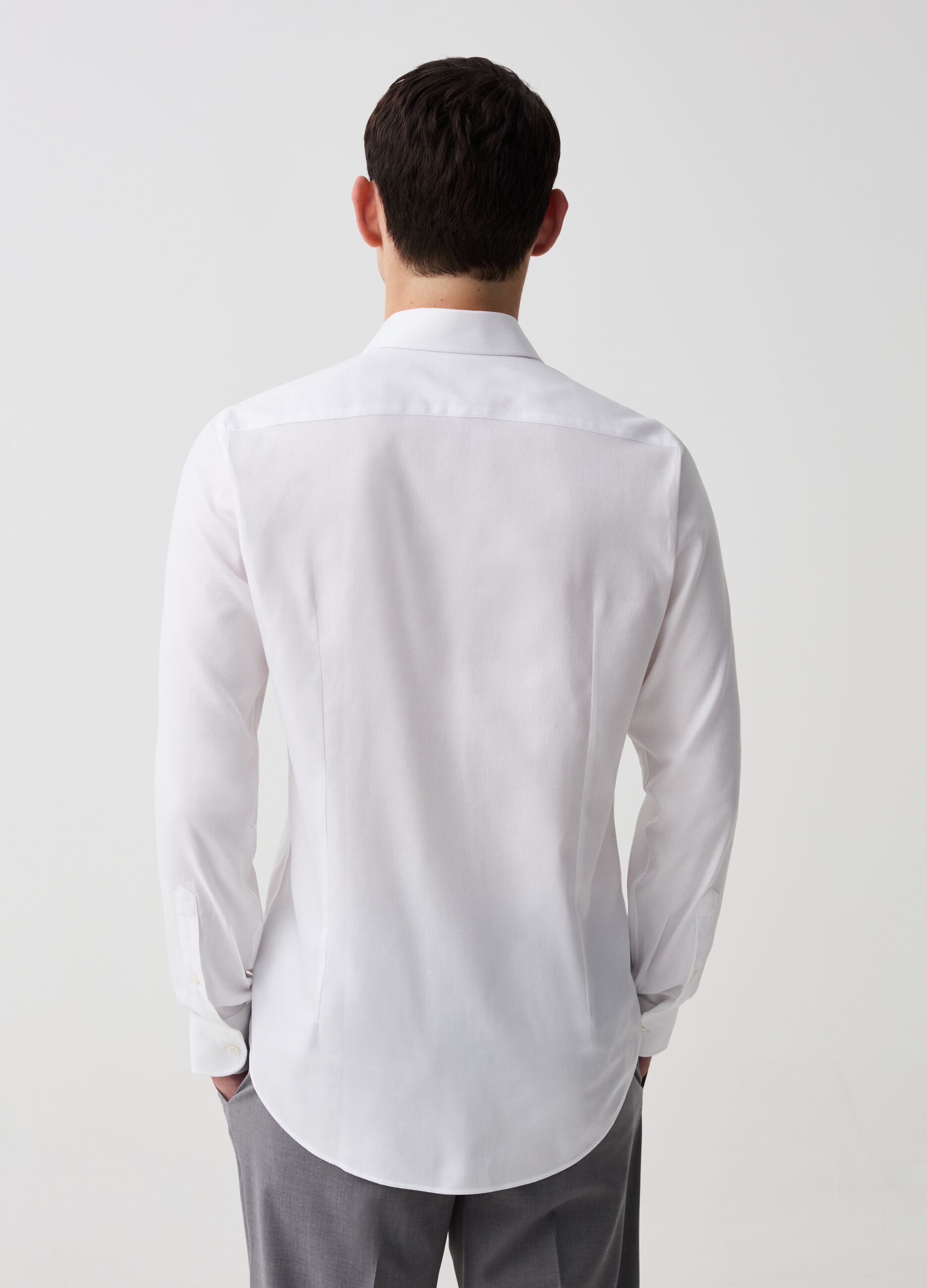 Camisa slim fit de algodón oxford doble torsión