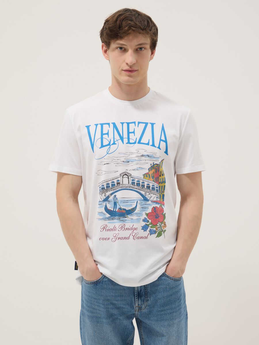 Wei&szlig;es T-Shirt aus 100% Baumwolle mit Grafikprint, Regular Fit_0