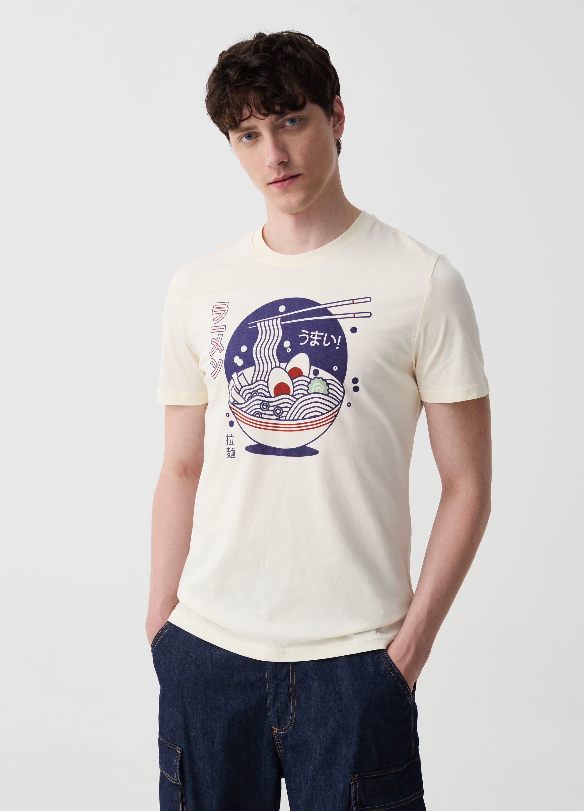 T-shirt con stampa ramen