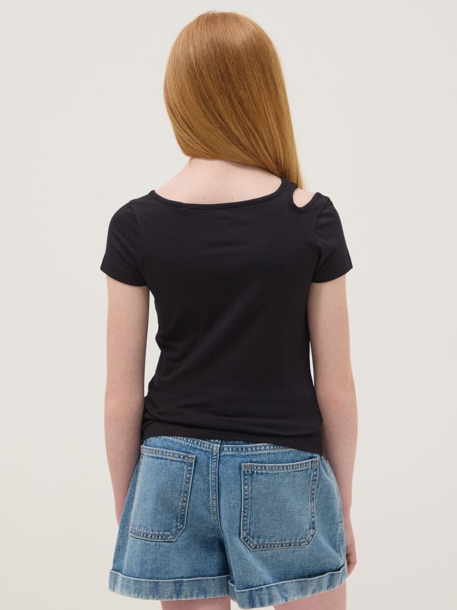 Black organic cotton T-shirt with cut-out shoulder_2