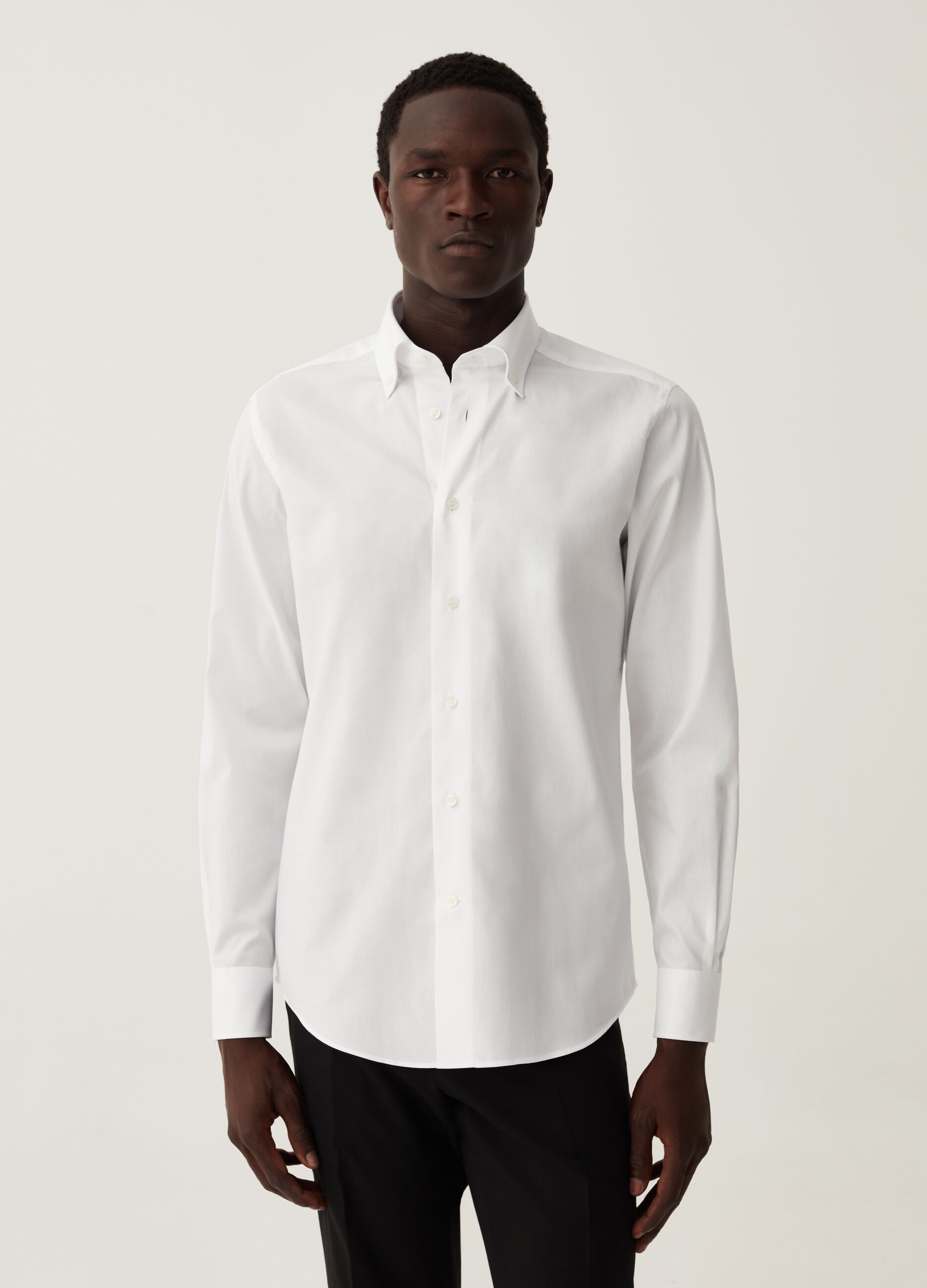Slim-fit shirt with in cotton with button-down collar_0