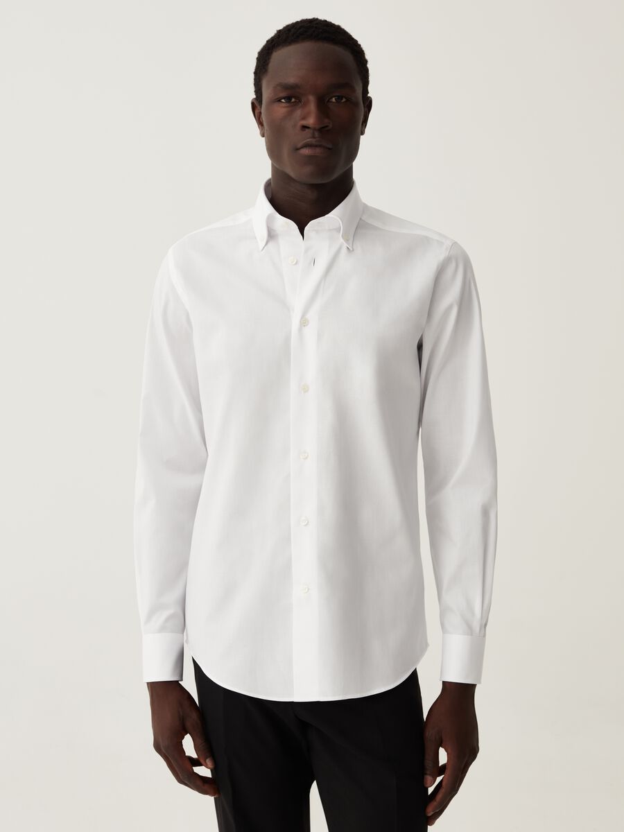 Slim-fit shirt with in cotton with button-down collar_0