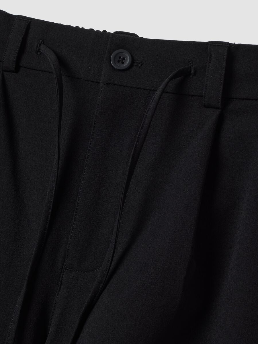 Black stretch-fabric parachute-fit trousers_5