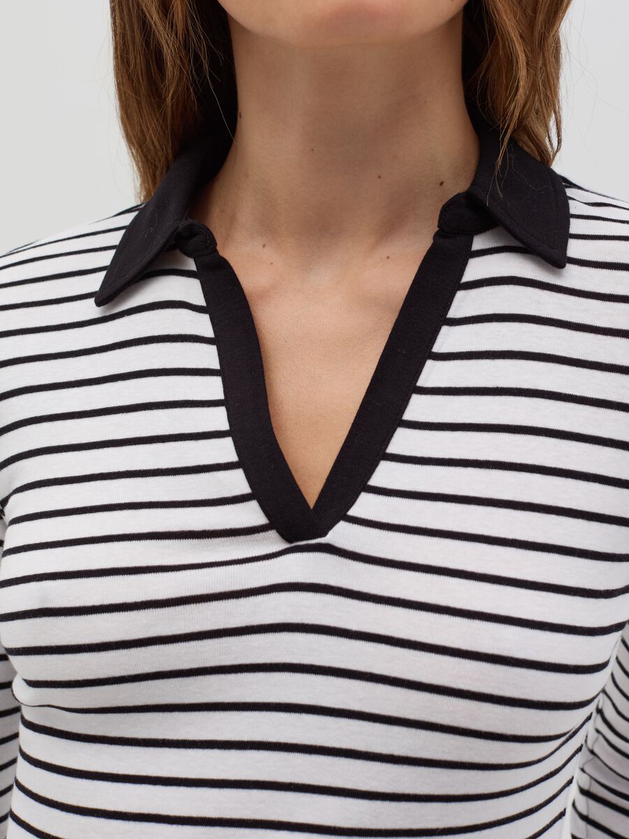 Long-sleeved T-shirt with polo neck_3