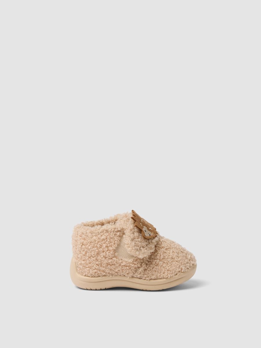 Scarpine beige da casa con riccio applicato_0