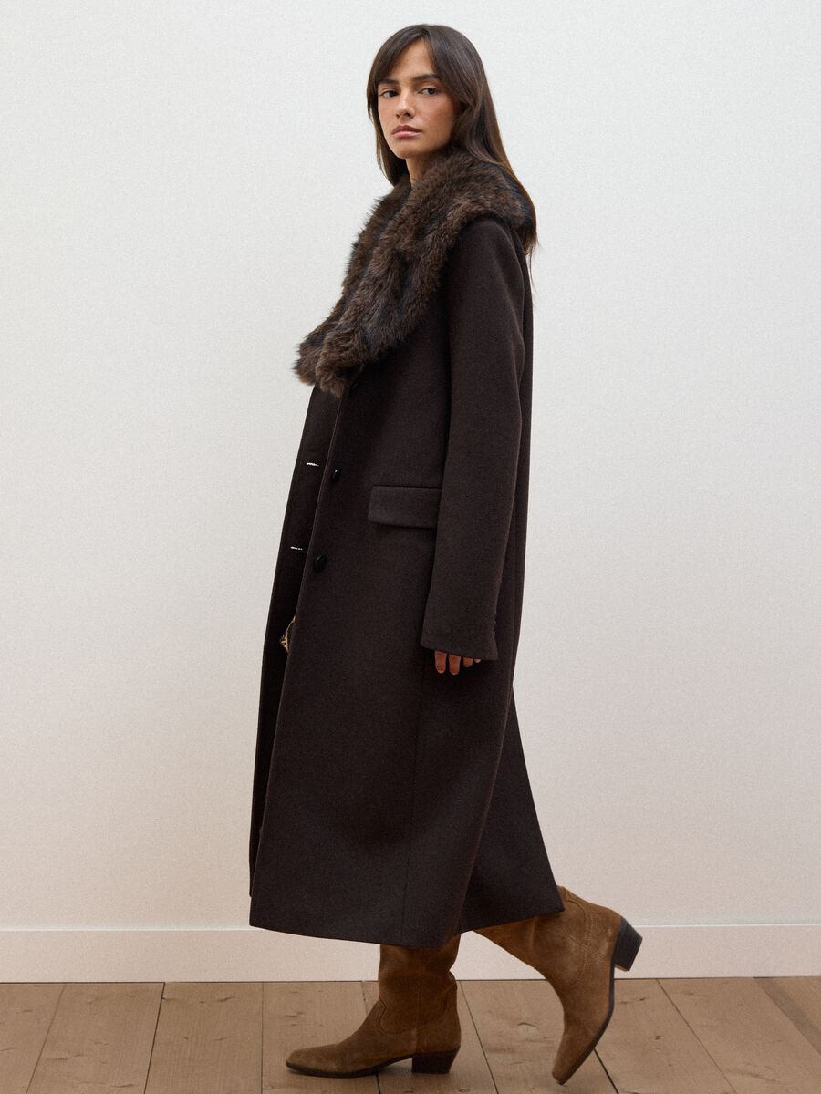 Long brown wool and viscose-blend coat with contrasting collar_0