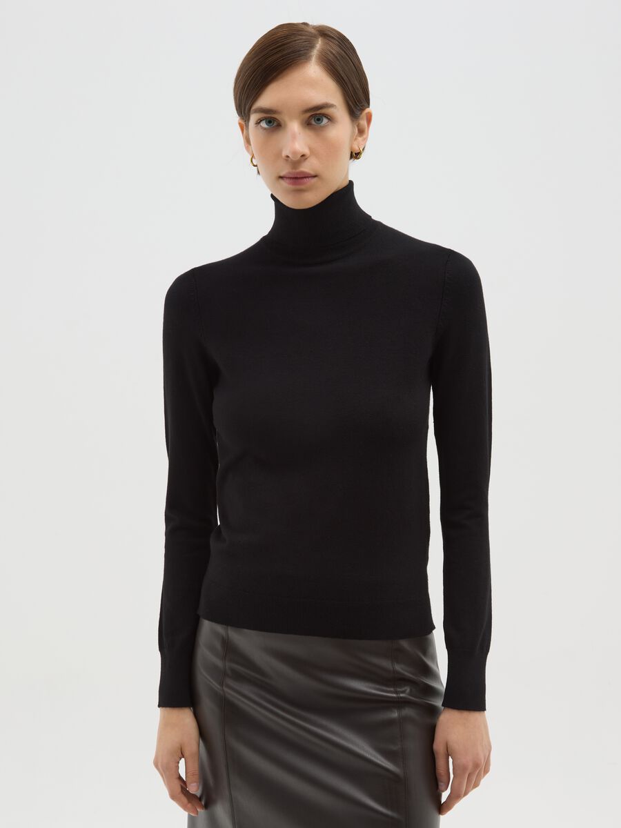 Regular fit black ribbed turtleneck sweater_0