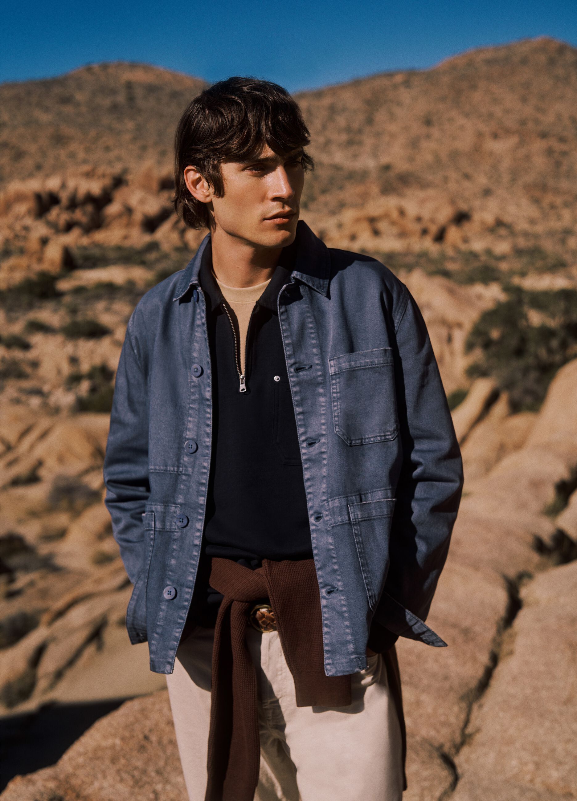 Sweatshirt azul em puro algod&atilde;o corte regular com meia zip e colarinho