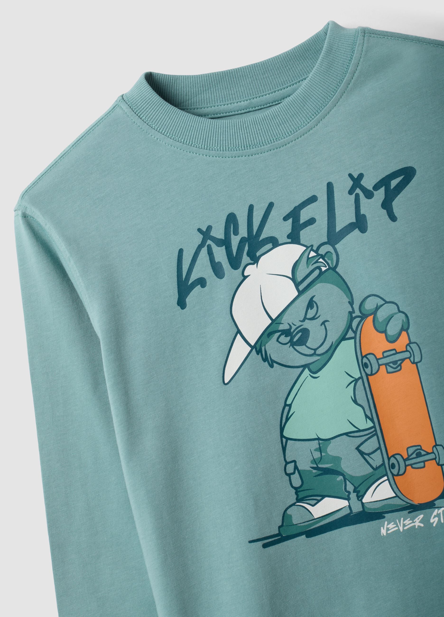 Gr&uuml;nes Oversize-T-Shirt aus reiner Baumwolle mit Skater-Print f&uuml;r Jungen