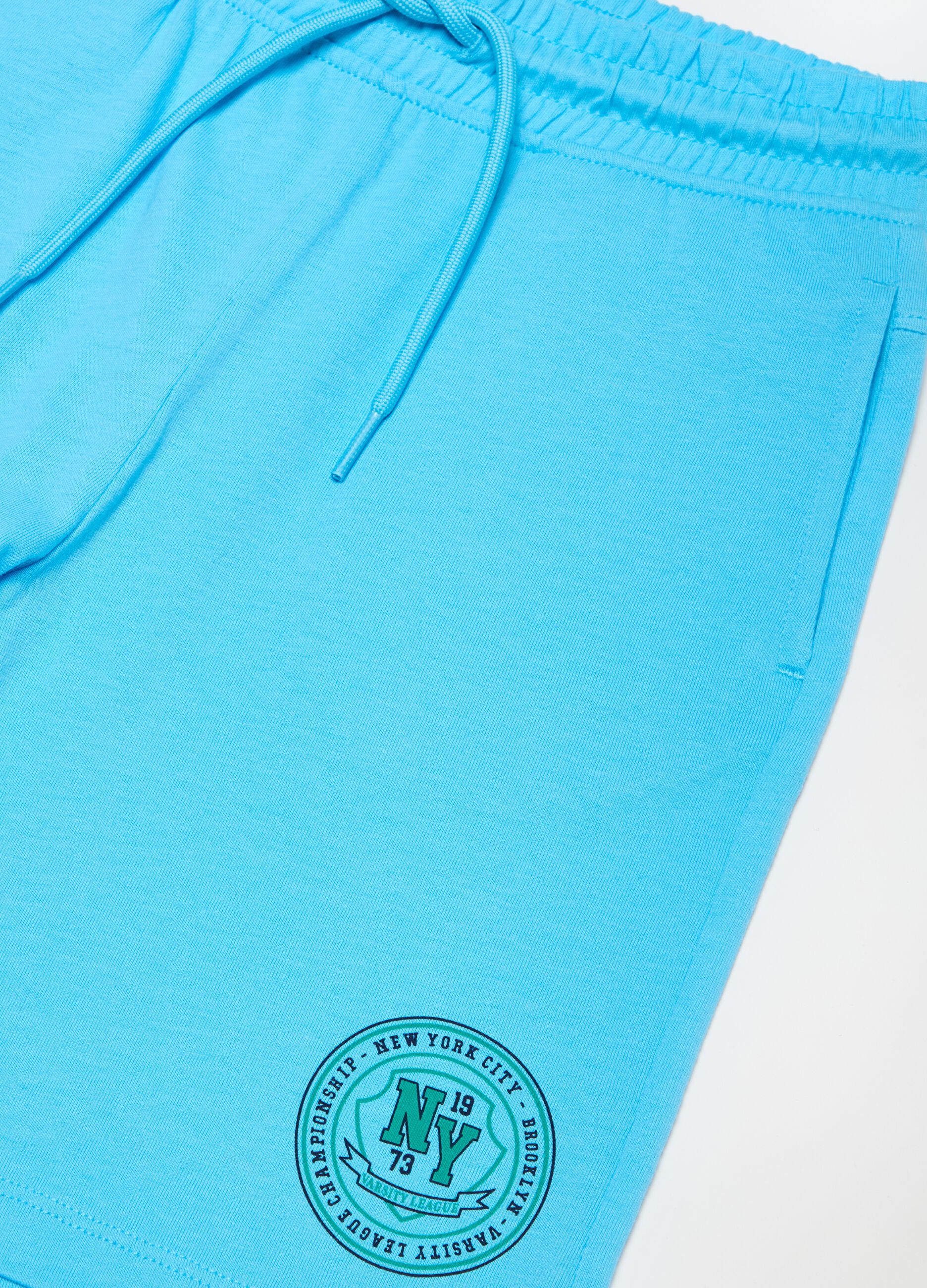 Plush Bermuda shorts with drawstring and print