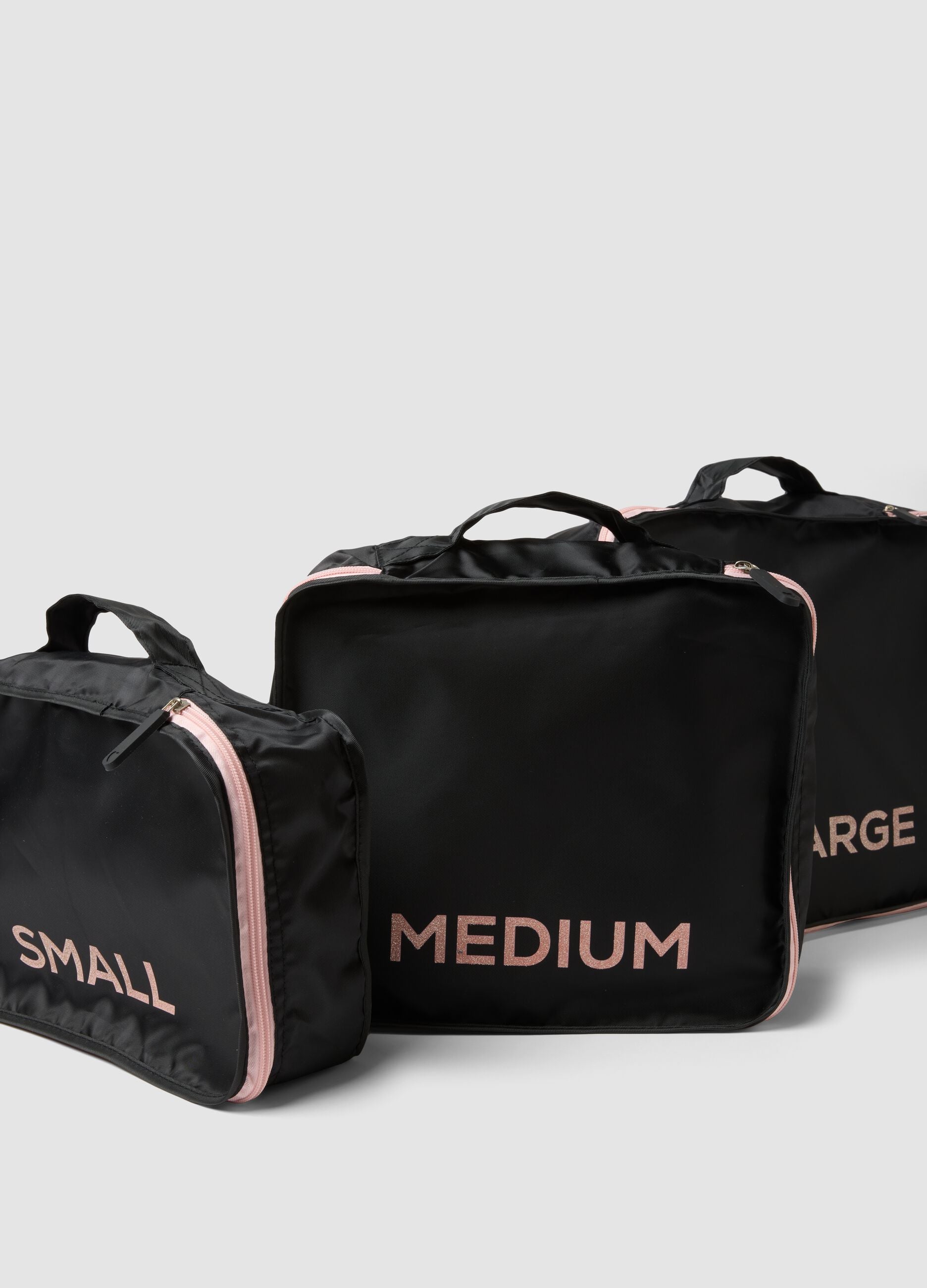 Set di tre organizer neri da viaggio con zip rosa