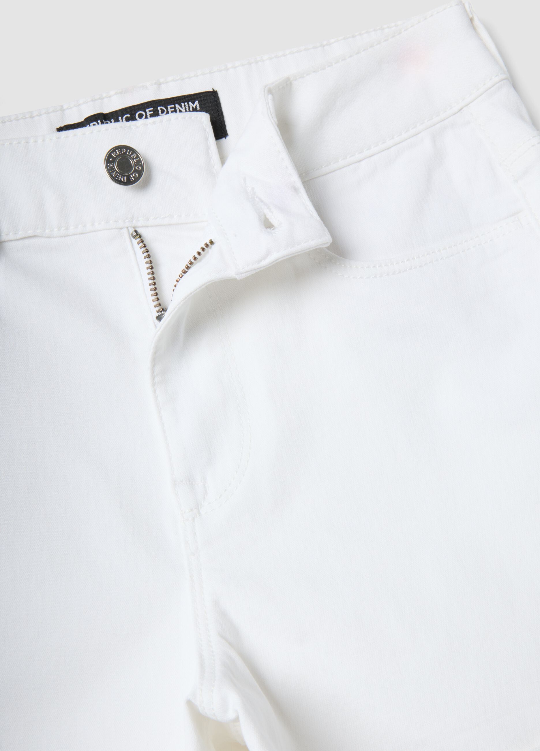 White stretch-cotton denim shorts, regular fit