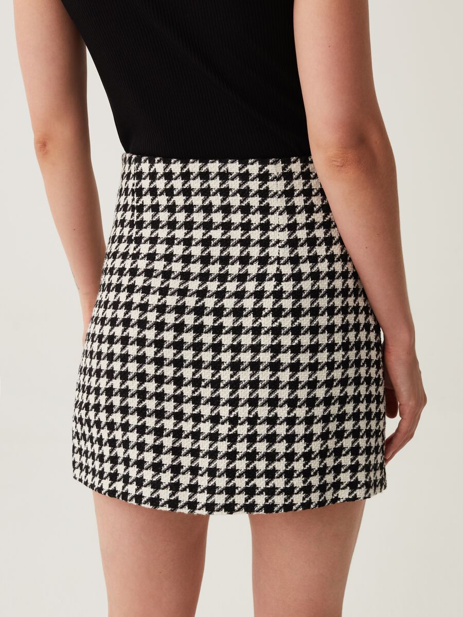 Tweed miniskirt with houndstooth pattern_2