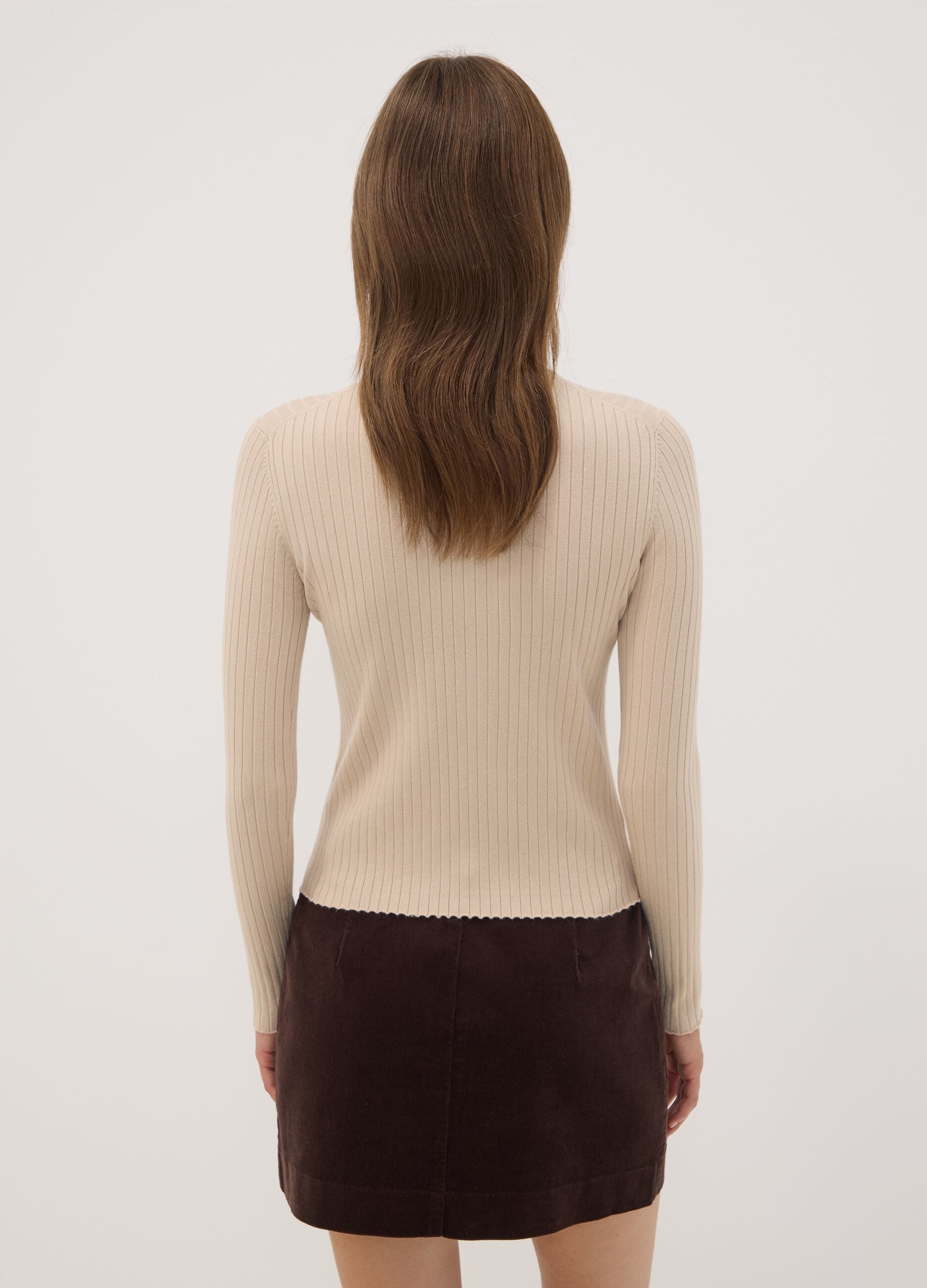 Beiger Rippstrick-Pullover aus Viskosemix mit Stehkragen