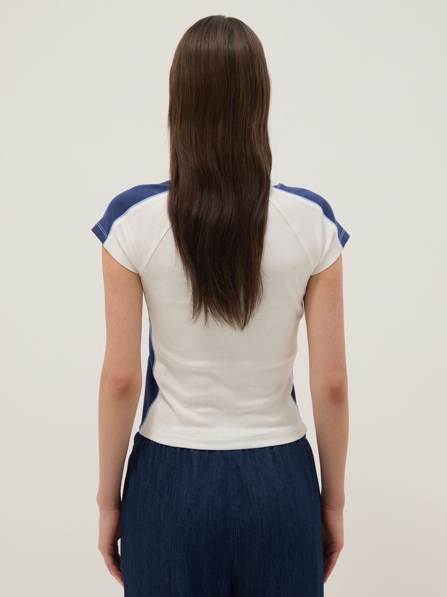 Wei&szlig;e Slim Fit V-Ausschnitt T-Shirt aus reiner Baumwolle mit Druck_3