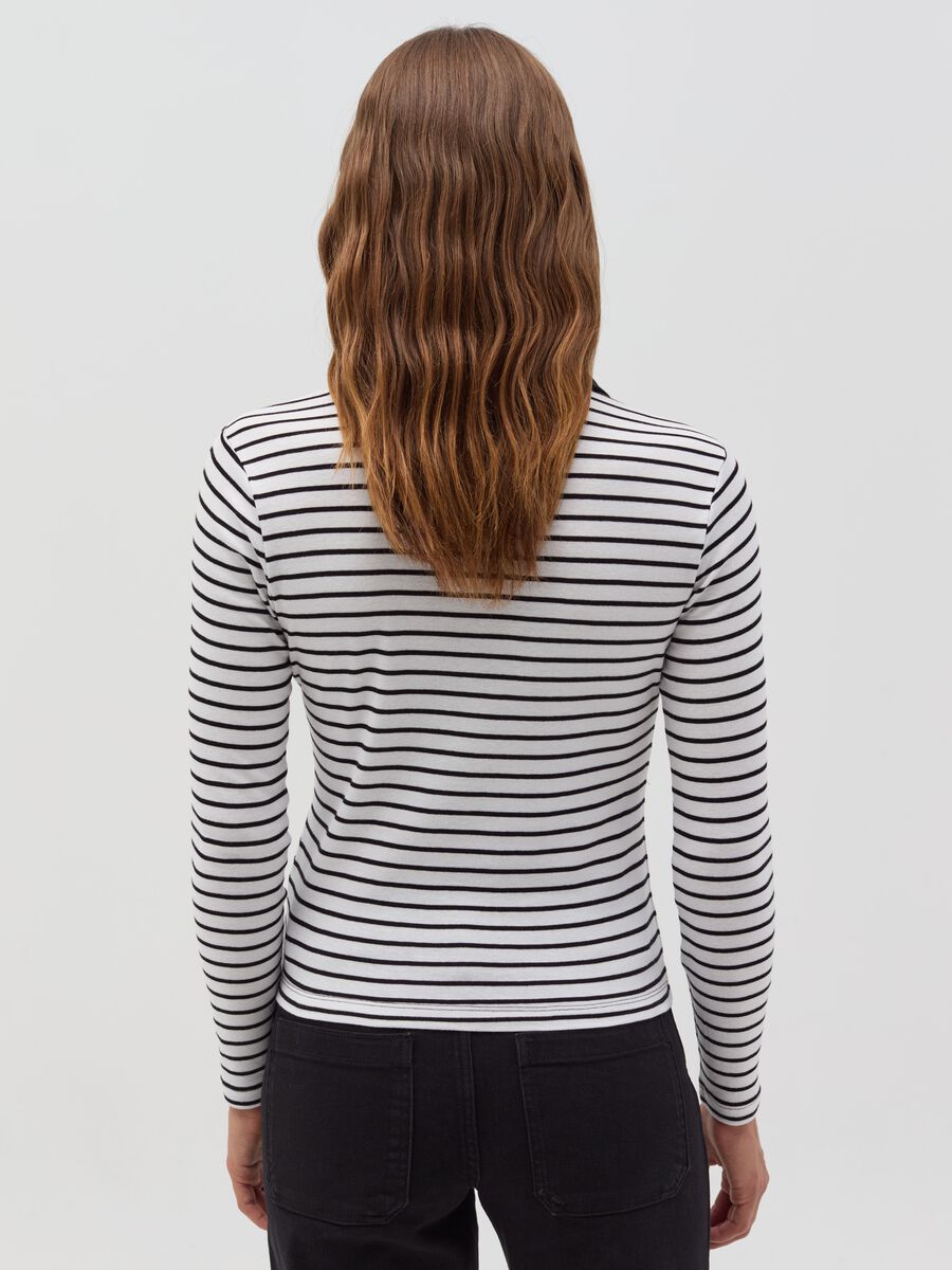 Long-sleeved T-shirt with polo neck_2