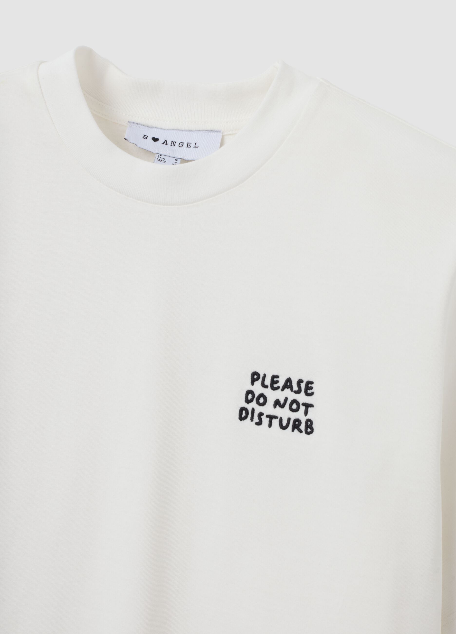 &Lambda;&epsilon;&upsilon;&kappa;ό T-shirt relaxed fit &alpha;&pi;ό 100% &beta;&alpha;&mu;&beta;ά&kappa;&iota; &mu;&epsilon; &sigma;&tau;ά&mu;&pi;&alpha; &sigma;&tau;&omicron; &sigma;&tau;ή&theta;&omicron;&sigmaf;