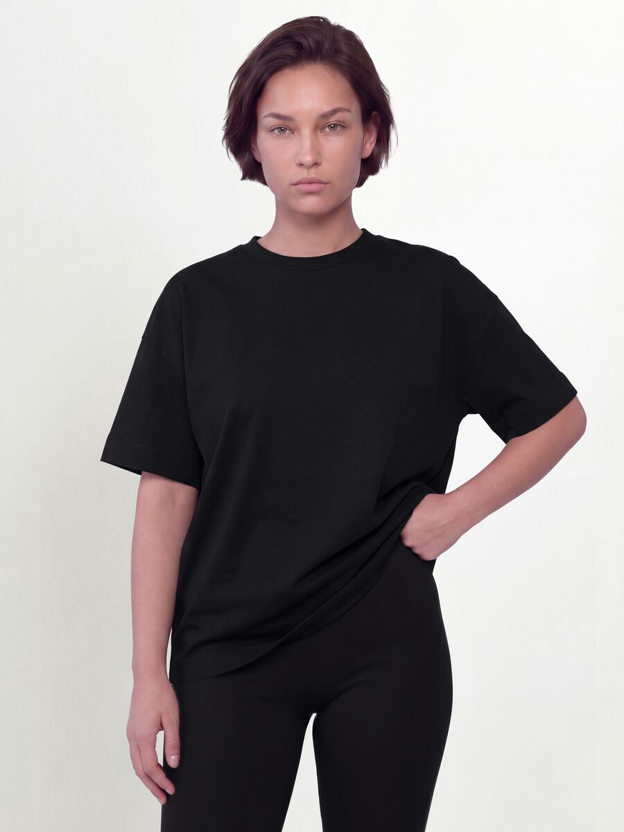 Schwarzes Rundhals-T-Shirt aus elastischem Baumwoll-Modal-Mix, Regular Fit_0
