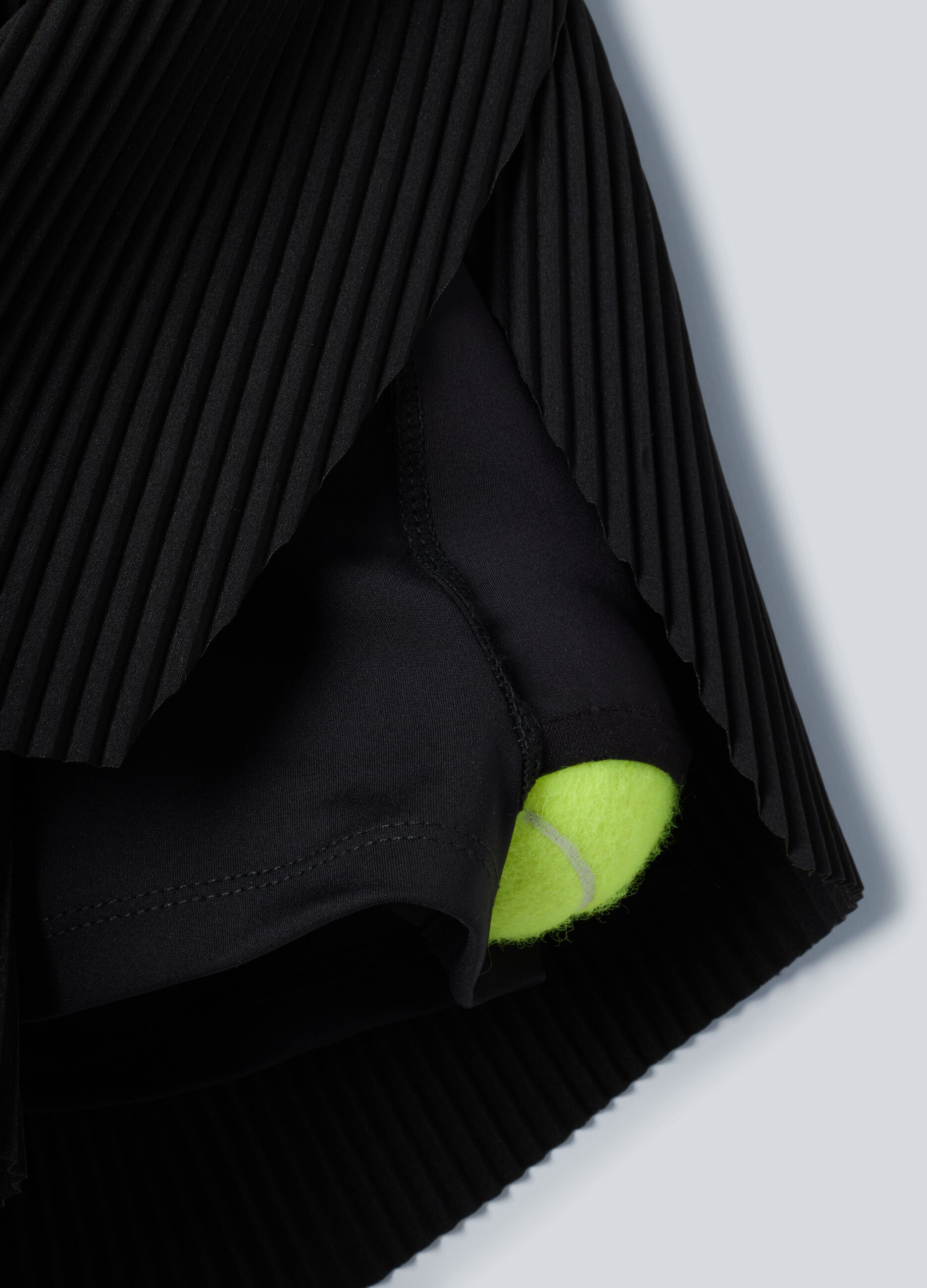 Schwarze plissierte Sportshorts ALTAVIA COURT aus Stretchmaterial mit herausnehmbarer Innenhose