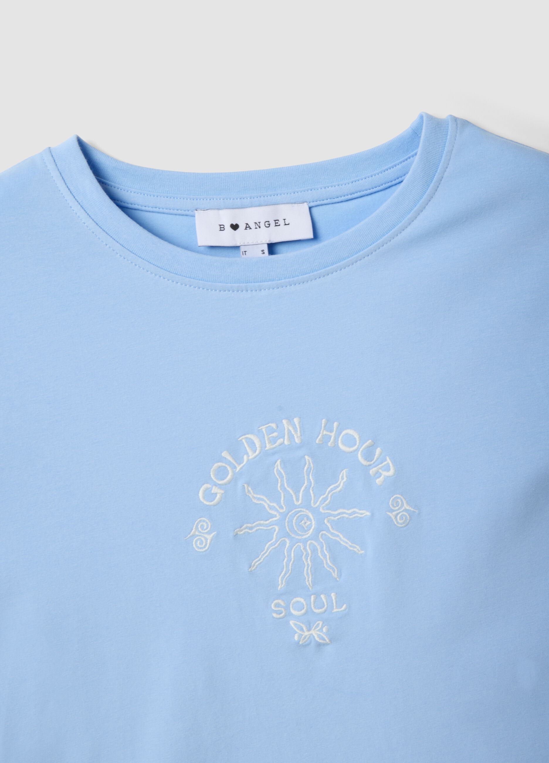 Blaue, figurbetonte T-Shirt aus Stretch-Baumwolle mit Print