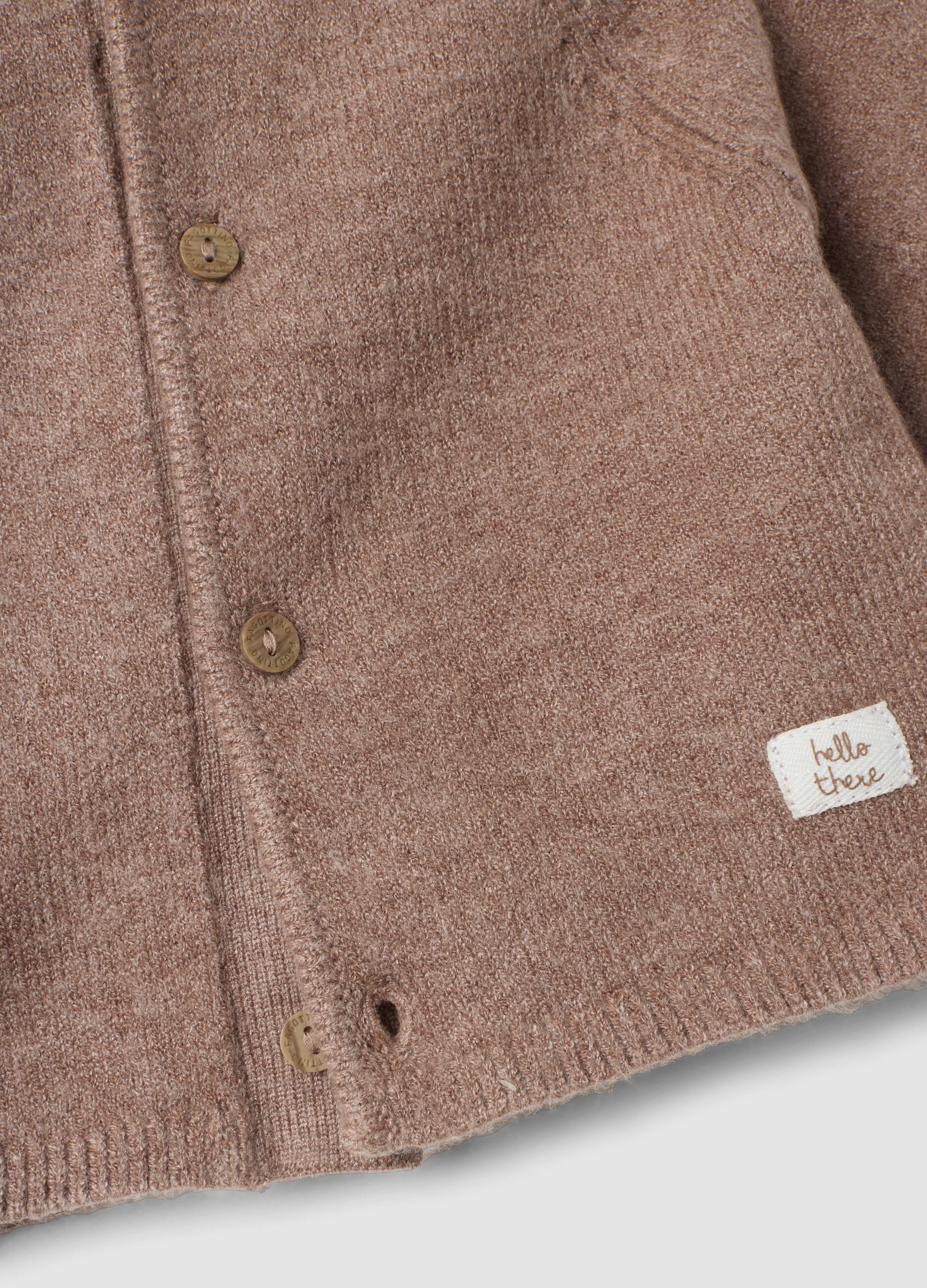 Braune Strickjacke mit Rundhalsausschnitt und Kapuze