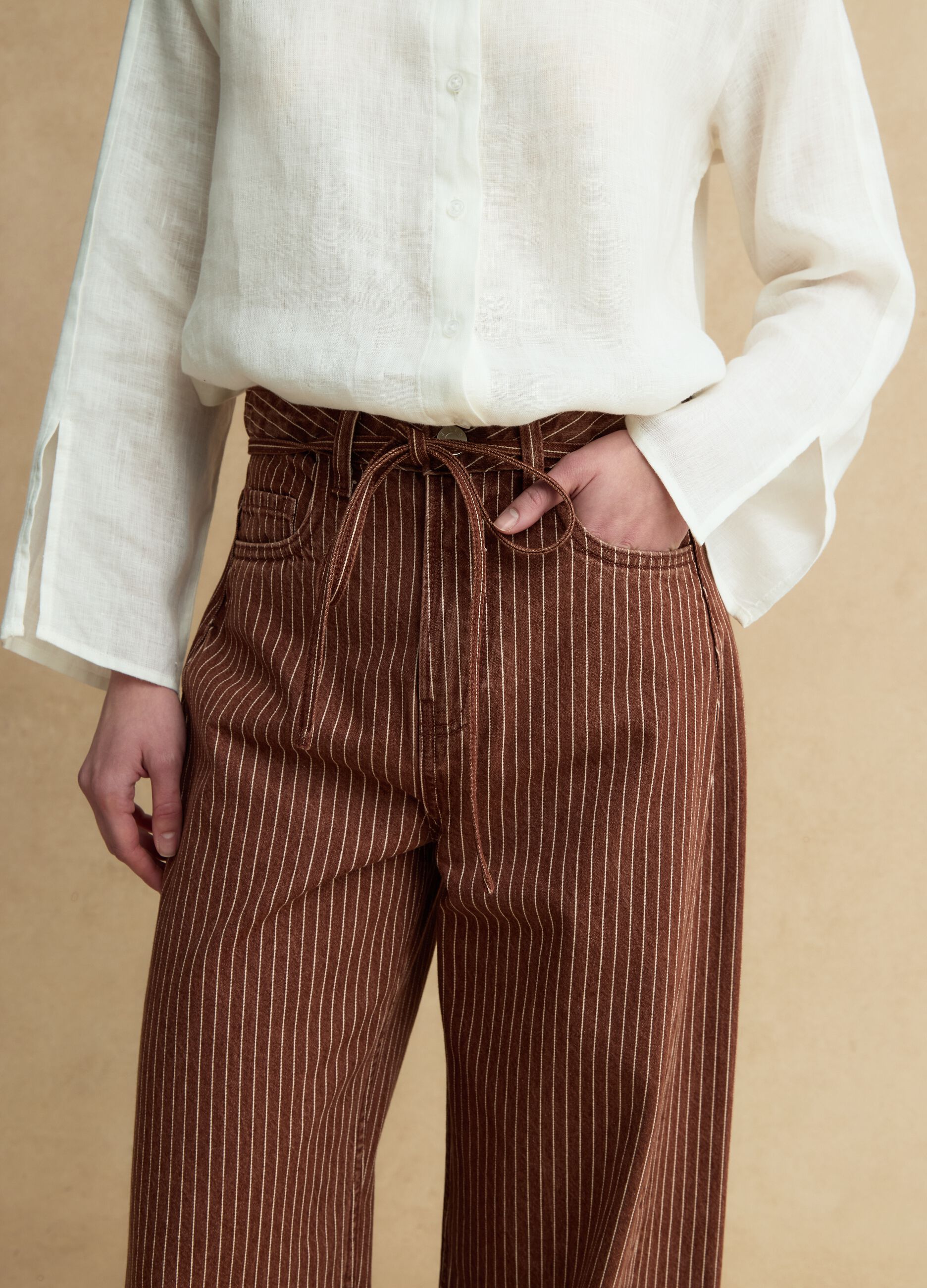 Braun gestreifte Wide-Leg-Hose aus reiner Baumwolle