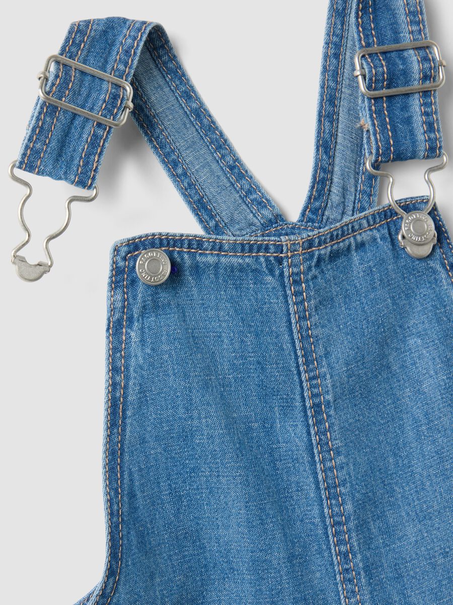 Boys' regular-fit blue denim dungarees in cotton blend with embroidery_3