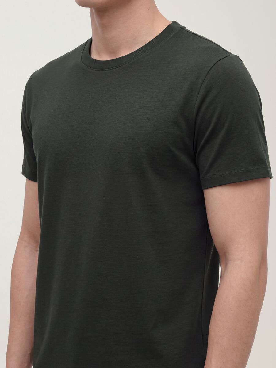 Camiseta gris de algod&oacute;n puro mercerizado, cuello redondo, corte regular_4