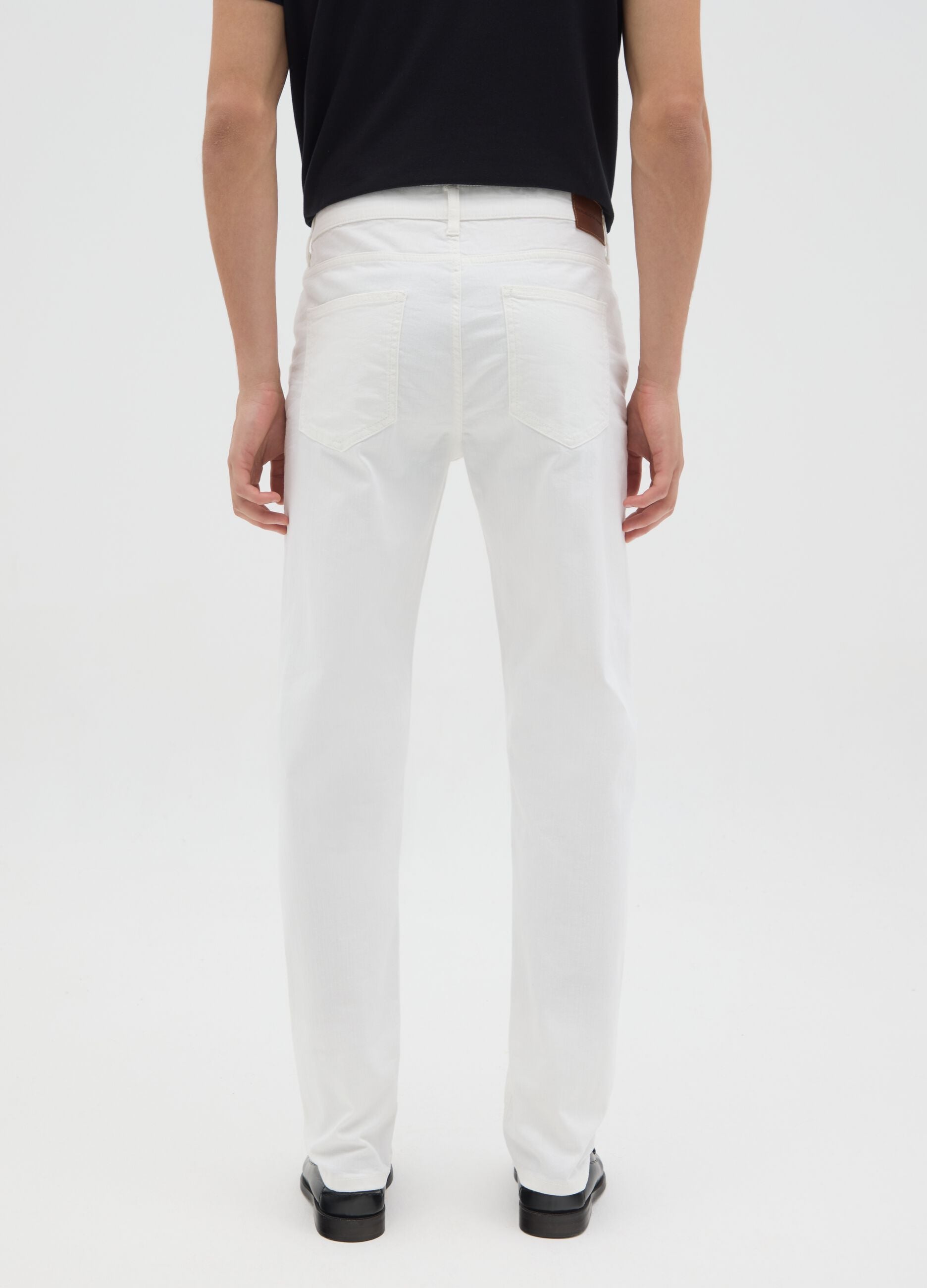 Men&rsquo;s slim-fit white denim jeans