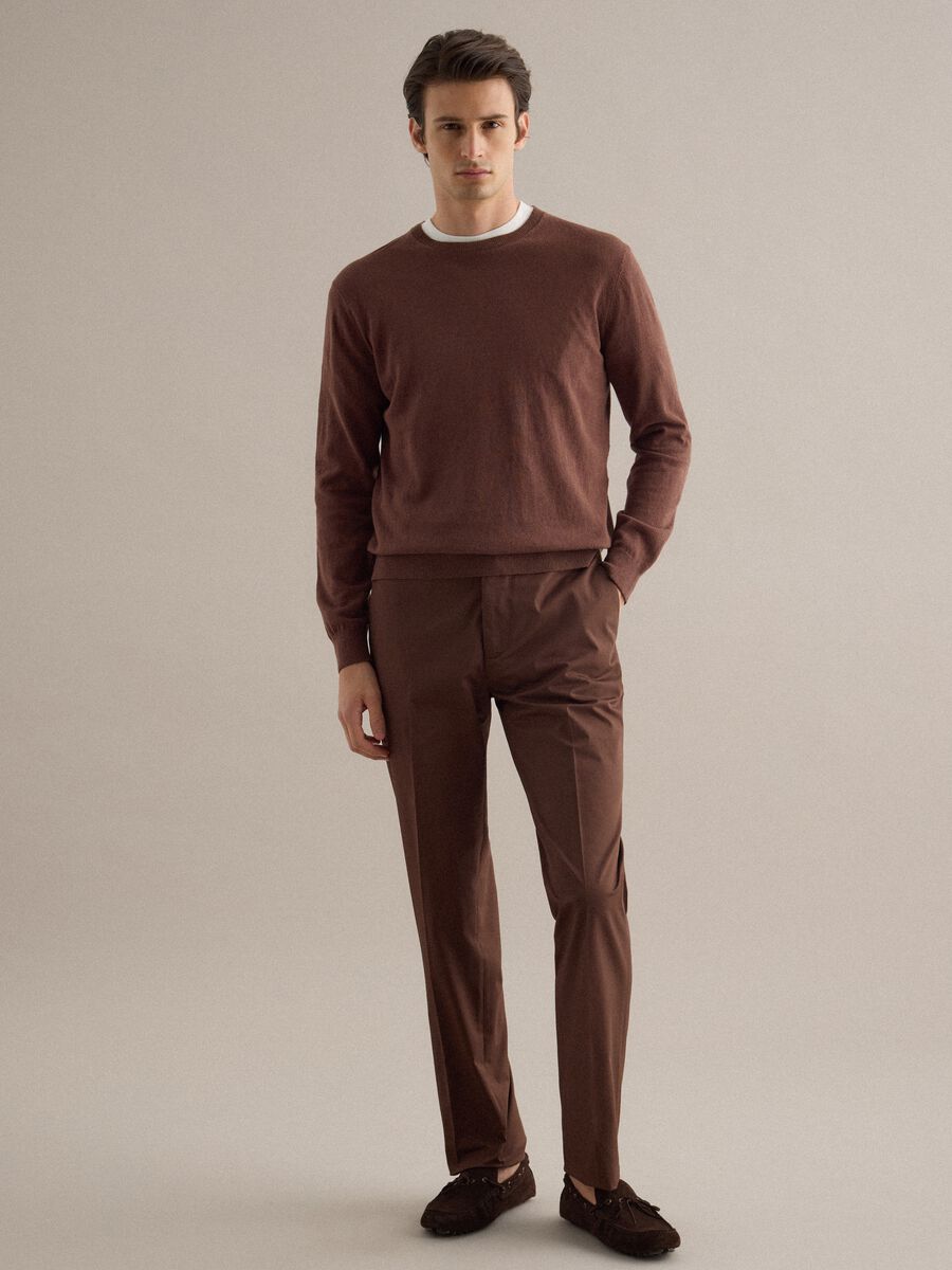 Brown regular fit stretch cotton trousers_0