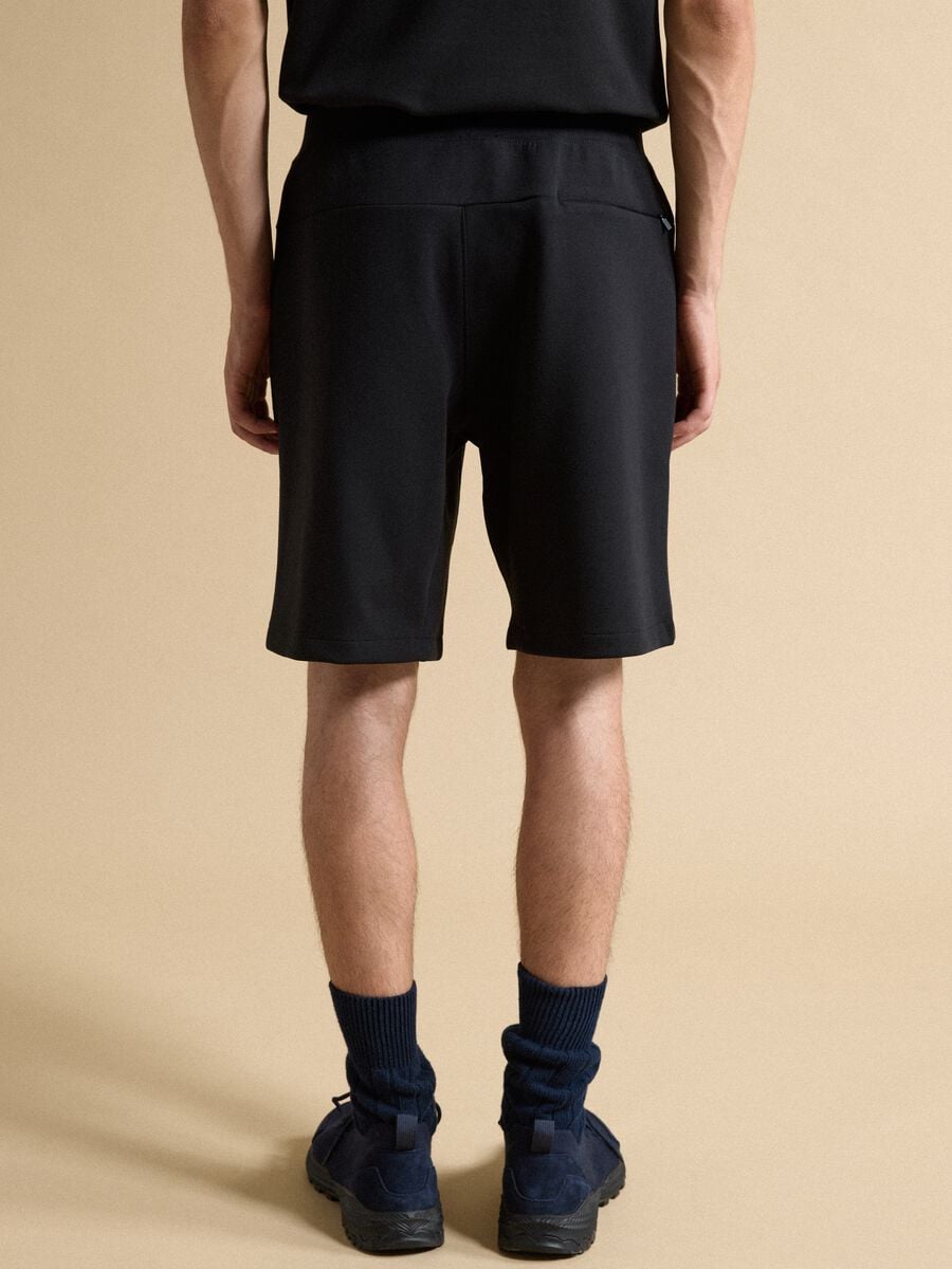 Breathable black 2-way stretch shorts_2