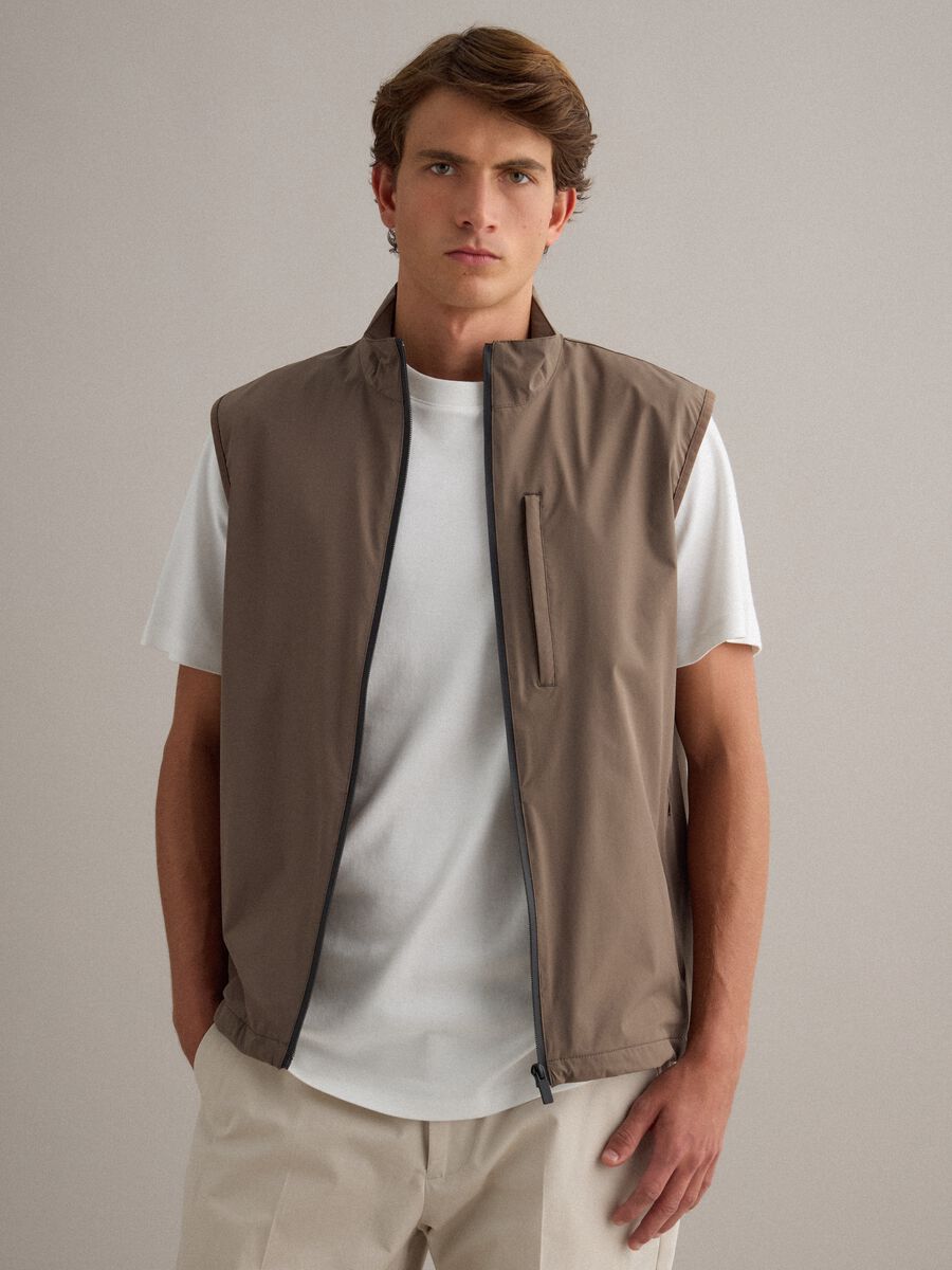 Ultra-light brown regular fit gilet with full zip_3