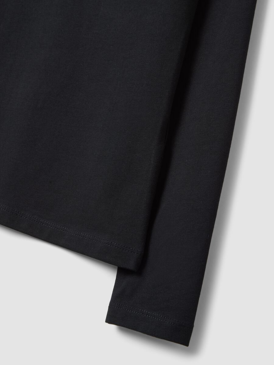 Schwarzes Shirt aus Bio-Stretch-Baumwolle mit Rundhalsausschnitt_5