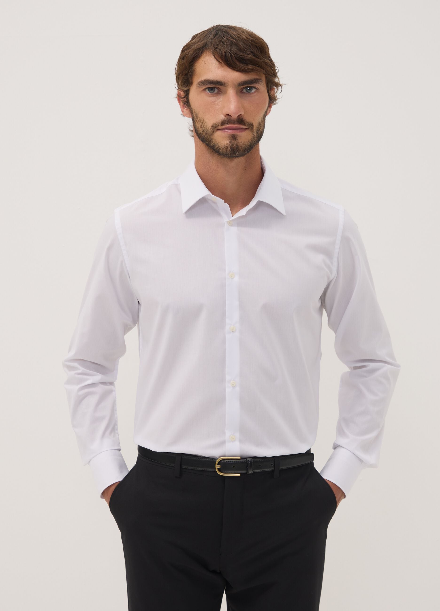 White slim-fit shirt with classic collar, easy iron