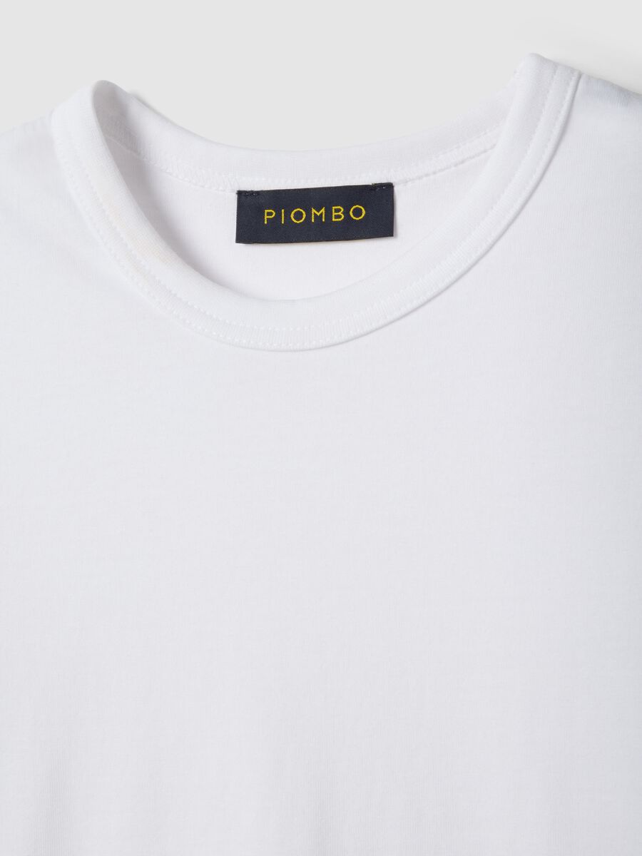 &Lambda;&epsilon;&upsilon;&kappa;ό t-shirt &alpha;&pi;ό &kappa;&alpha;&theta;&alpha;&rho;ό &beta;&alpha;&mu;&beta;ά&kappa;&iota; &mu;&epsilon; &sigma;&tau;&rho;&omicron;&gamma;&gamma;&upsilon;&lambda;ή &lambda;&alpha;&iota;&mu;ό&kappa;&omicron;&psi;&eta; &kappa;&alpha;&iota; &kappa;&alpha;&nu;&omicron;&nu;&iota;&kappa;ή &epsilon;&phi;&alpha;&rho;&mu;&omicron;&gamma;ή_5